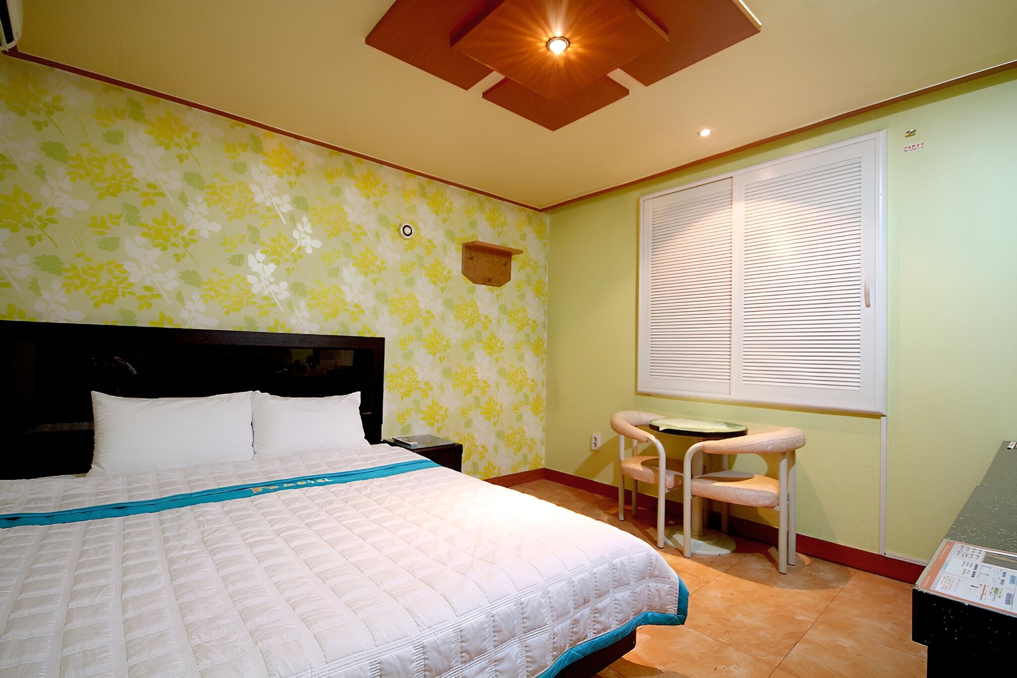 Changwon Palyongdong Hotel TT