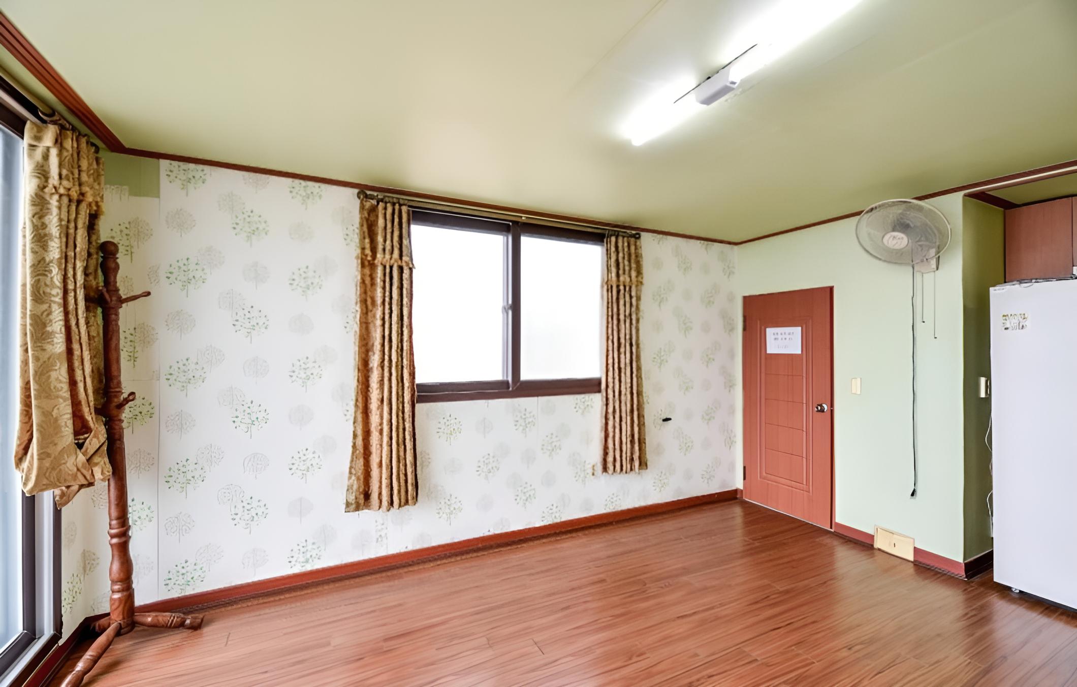Taean Hakam Pension