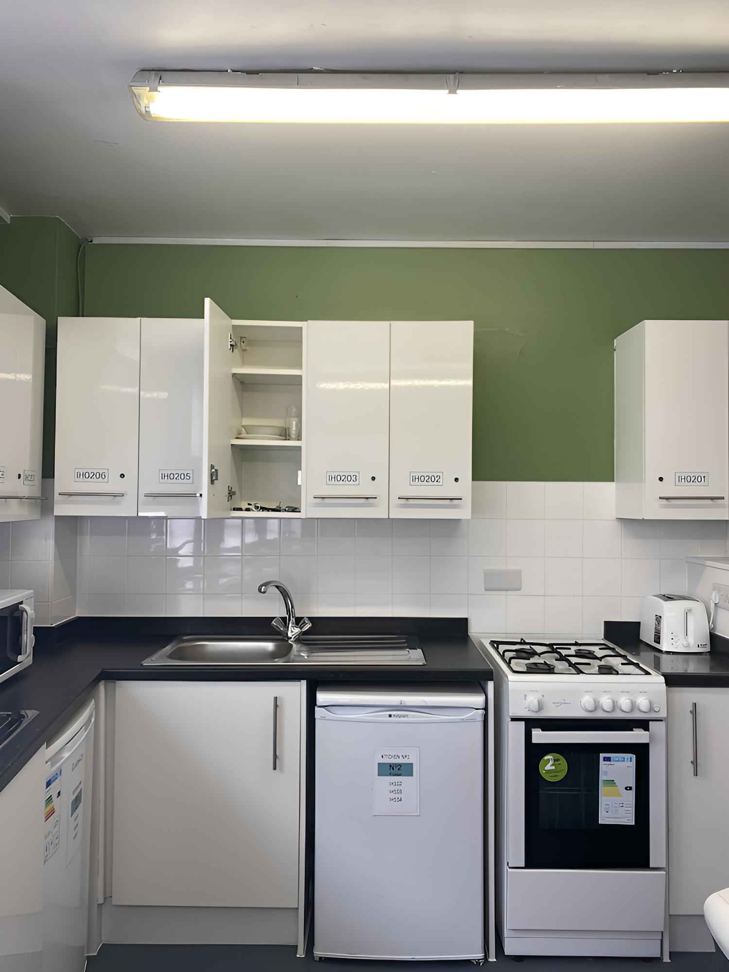 Rooms for Students Only CRICKLEWOOD LANE