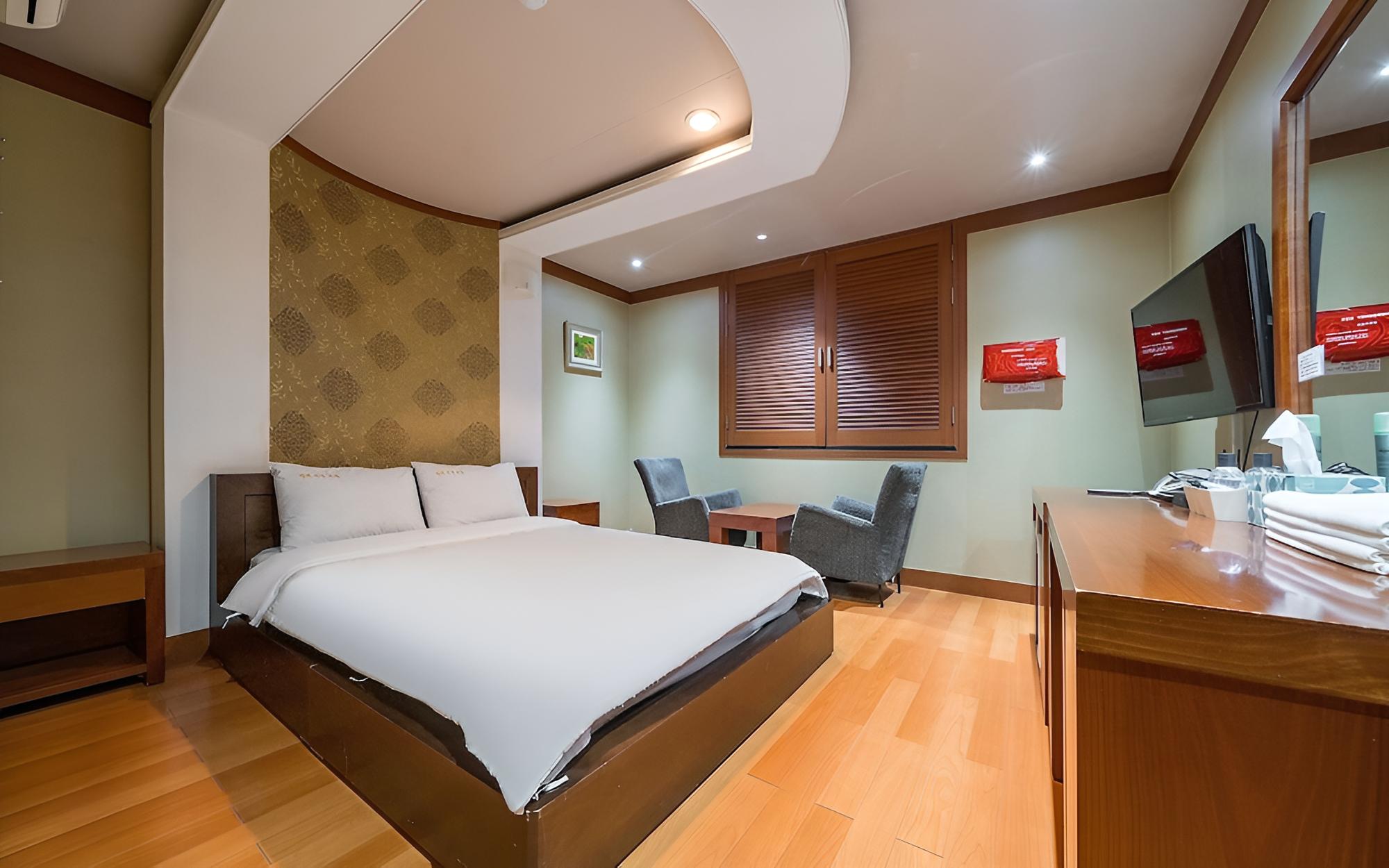 Taebaek Tourist Hotel