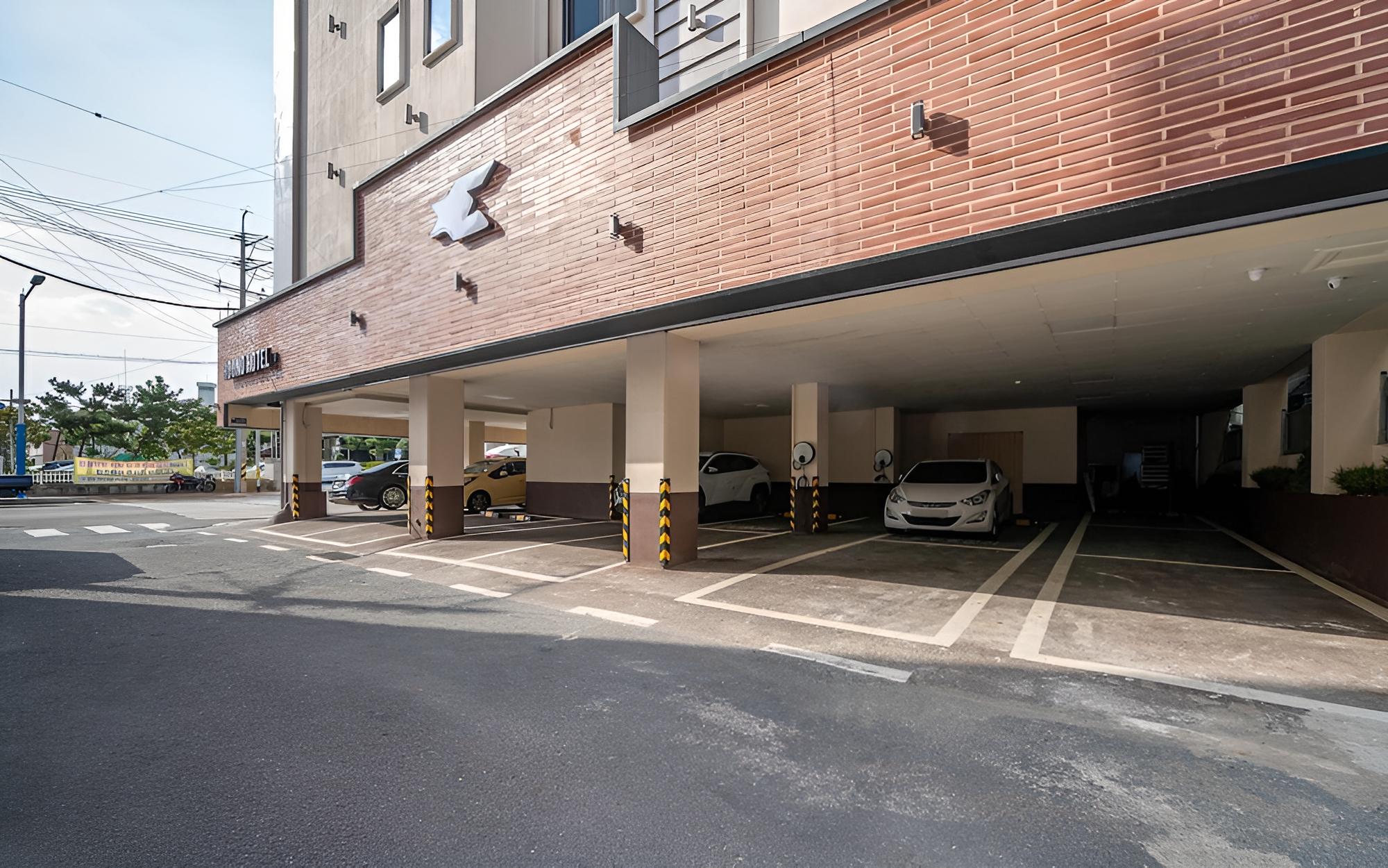 Tongyeong Hound Hotel Tongyeong Hangnam
