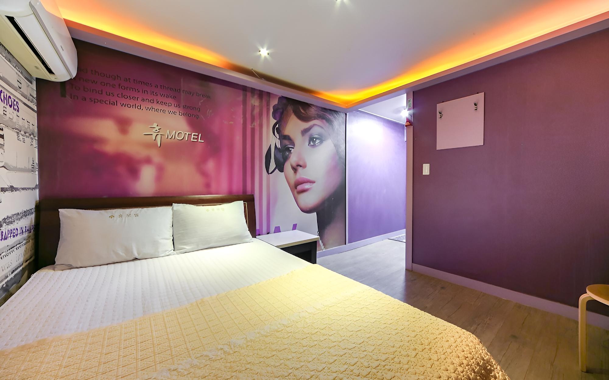 Busan Seomyeon Hotel Artwork