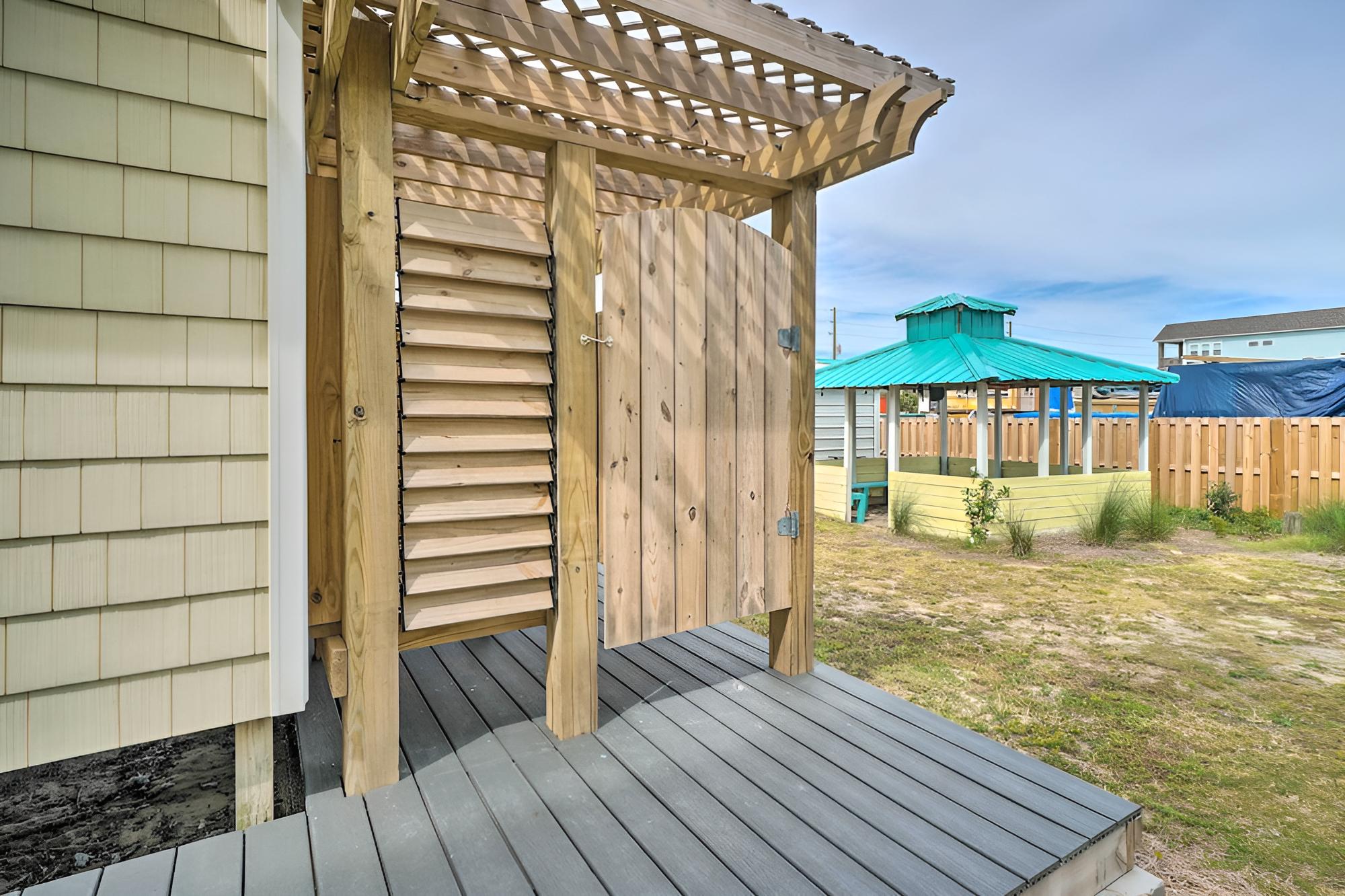 Serene Surf City Hideaway - Walk to Beaches!
