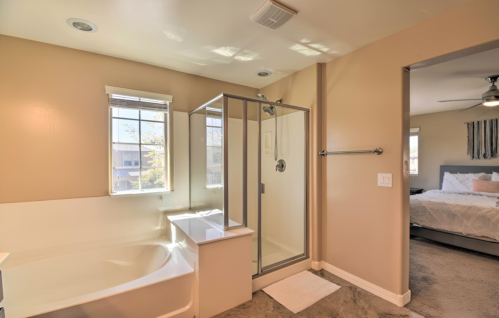 Glendale Home w/ Putting Green & Pool Access!