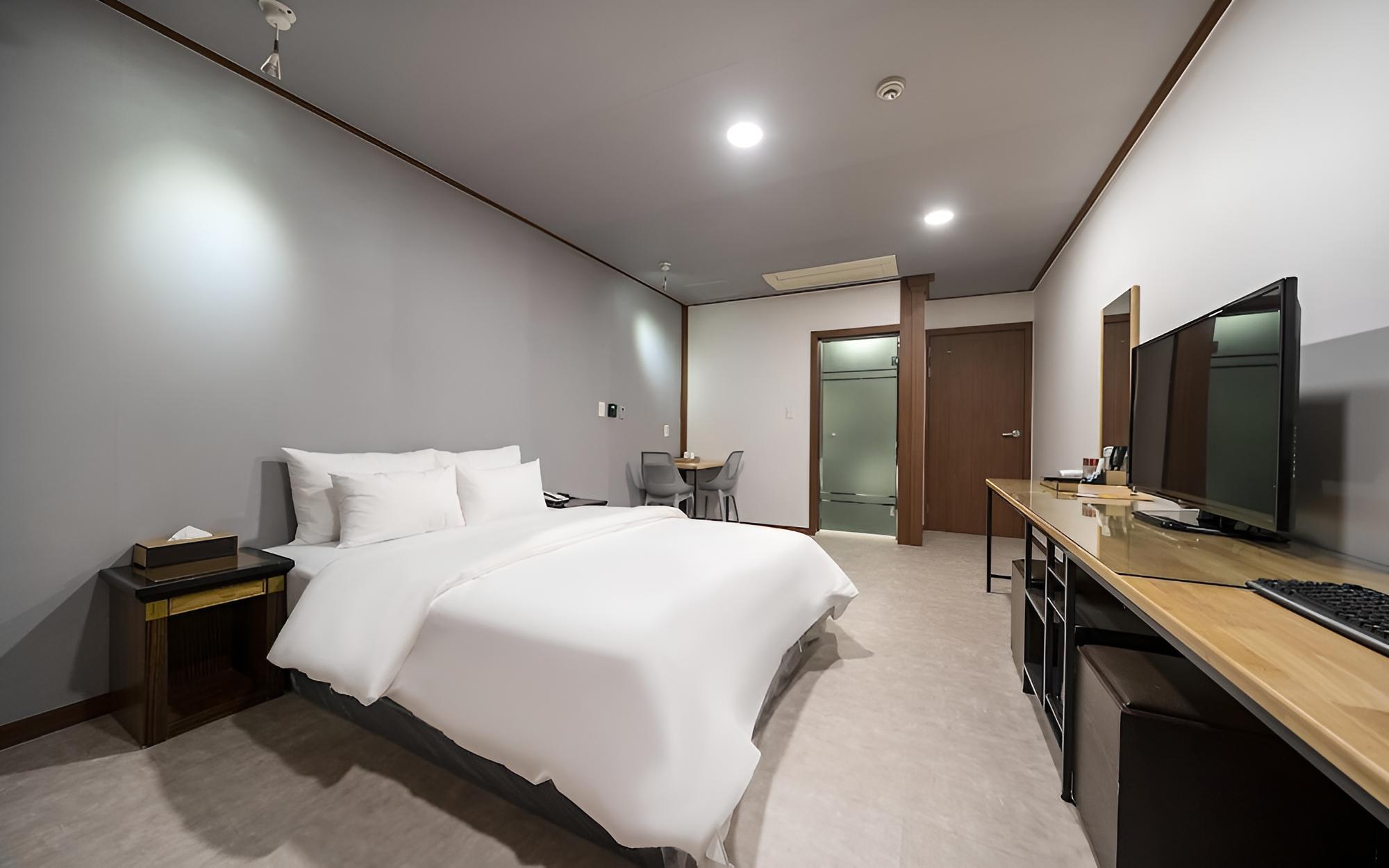 Namyangju Hotel 9 view 5