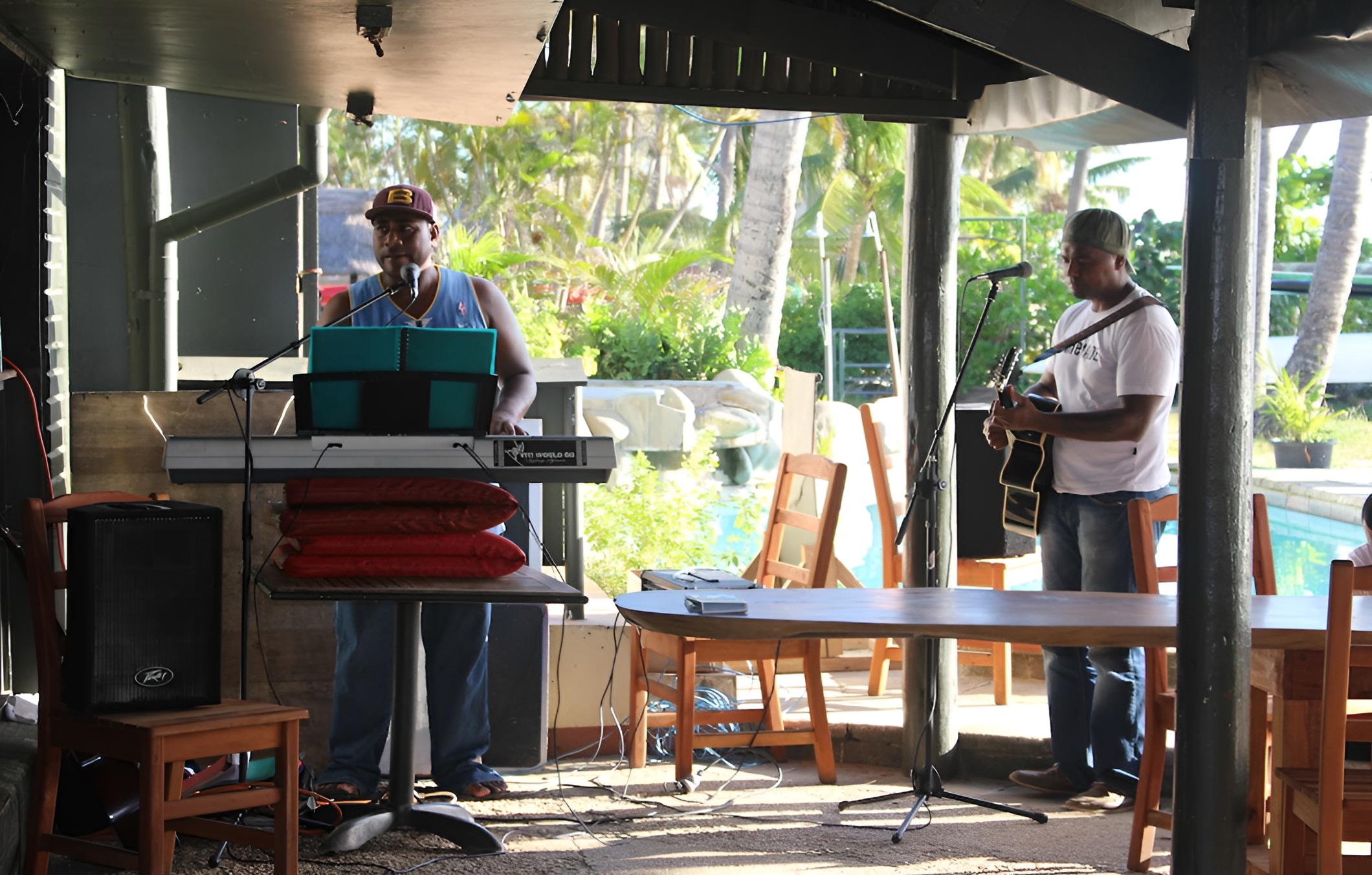 Travellers Beach Resort - Hostel