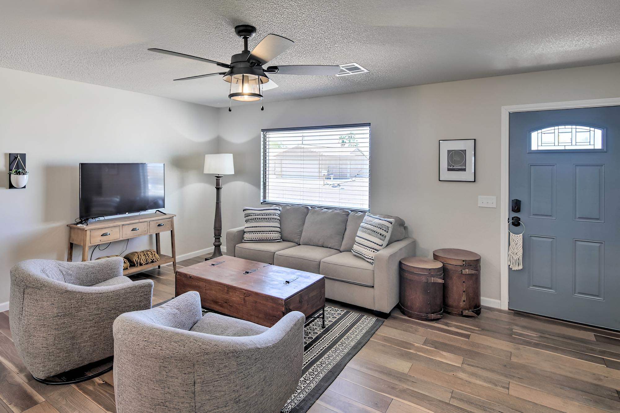 Updated Home W/patio, 5 Mins to Lake Havasu!