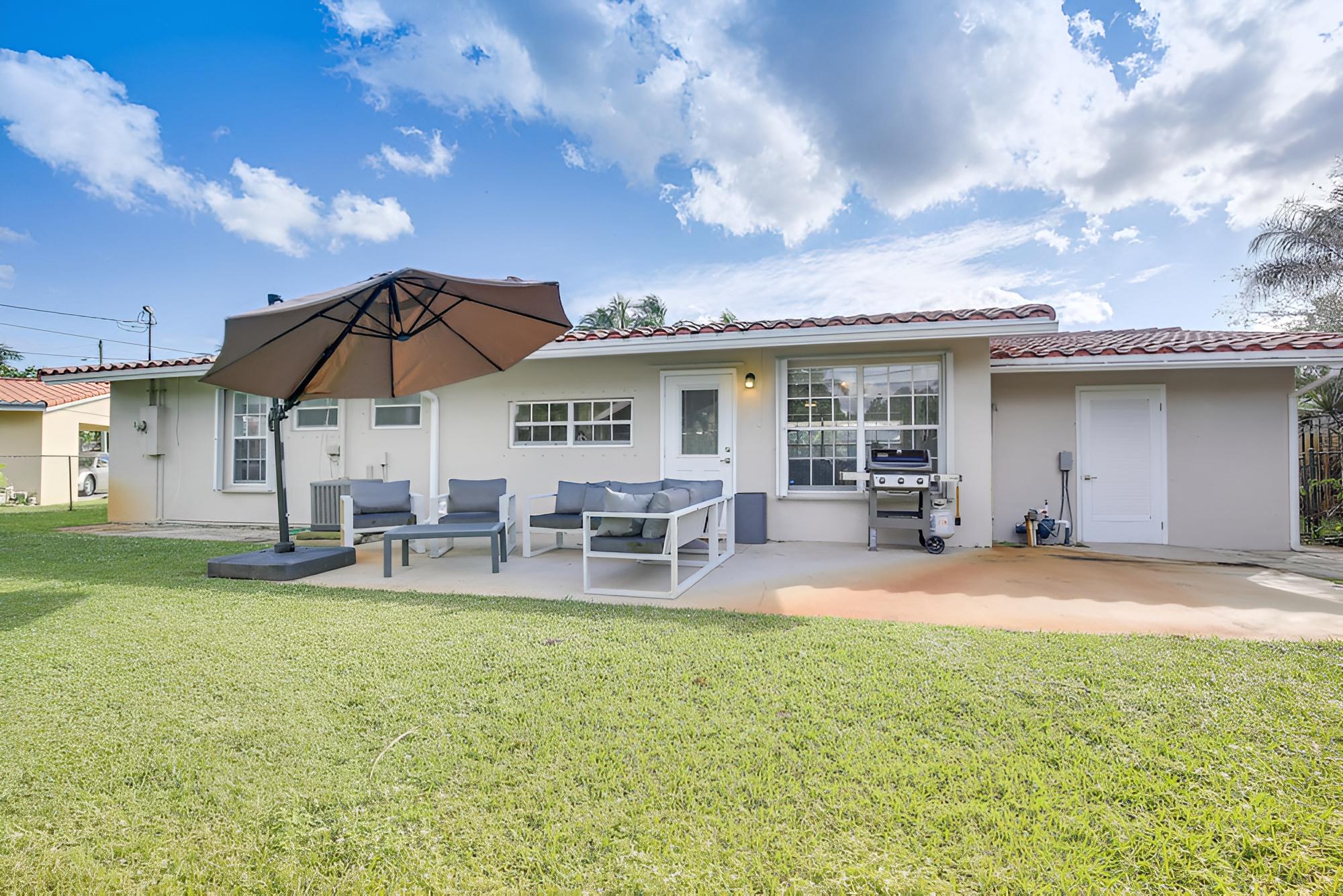 Deerfield Beach Home w/ Gas Grill: 1 Mi to Beach!