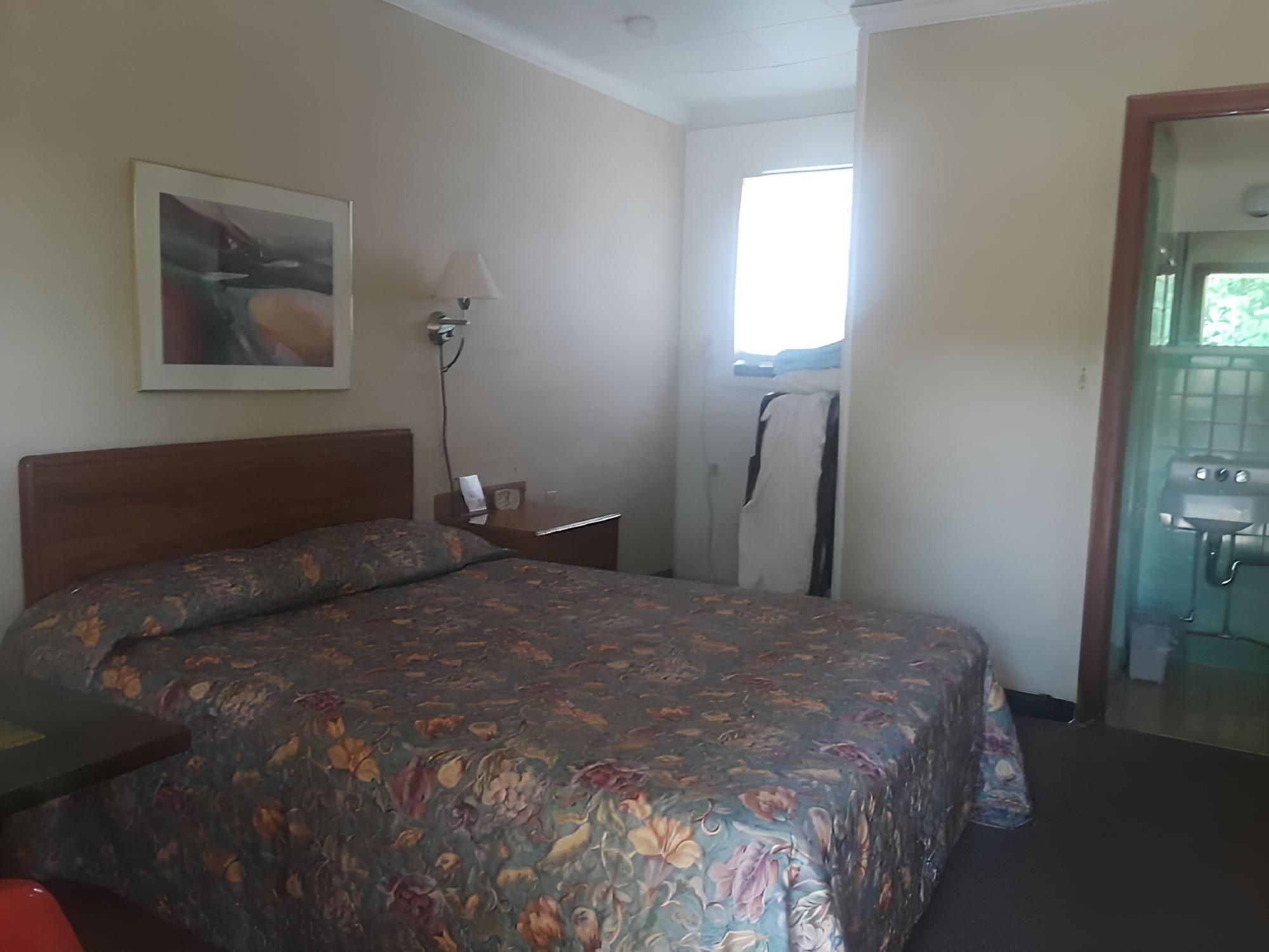 Maples Motel