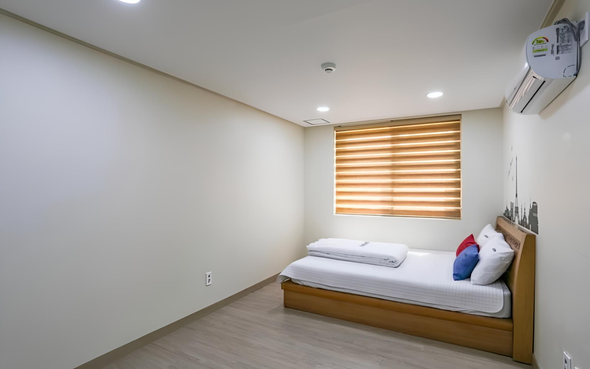 Busan J and J House Pension