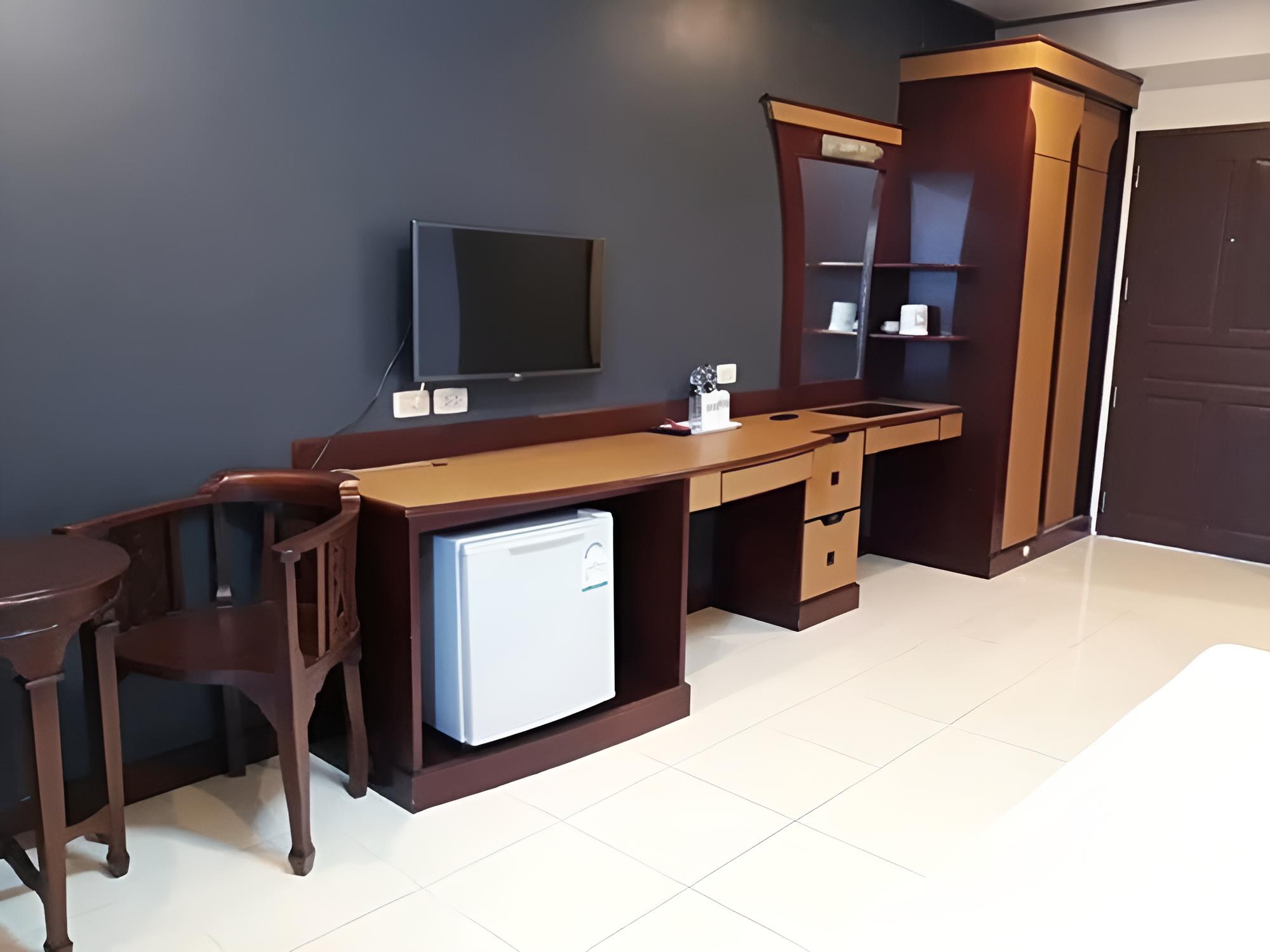 Modern 2BR Apartment With Private Pool Amazing Amenities Near The Beach