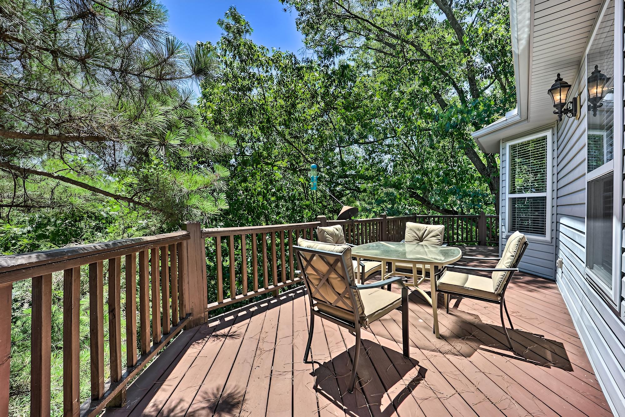Beautiful Bella Vista Home w/ Private Deck!
