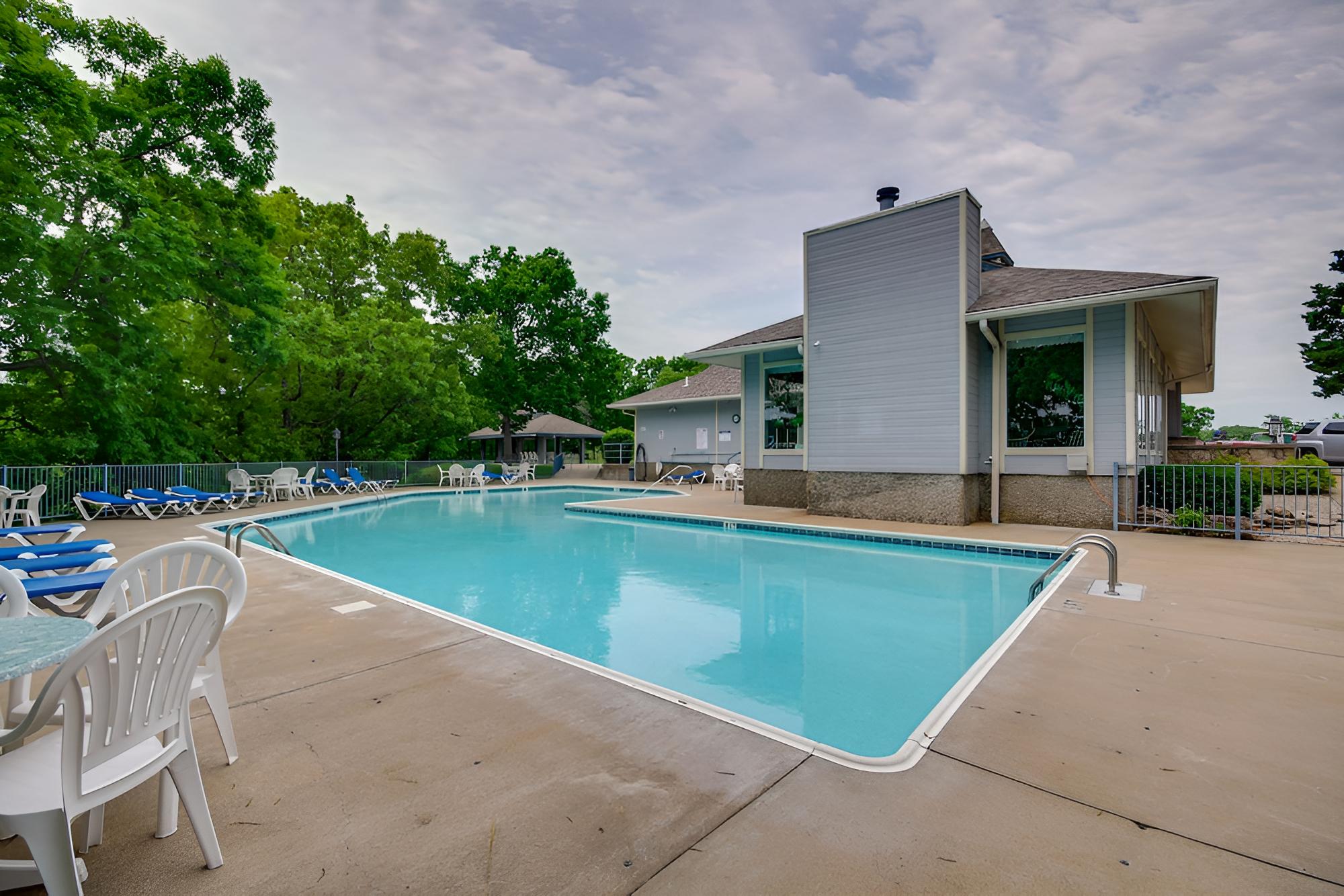 Lake of the Ozarks Waterfront Condo: Seasonal Pool