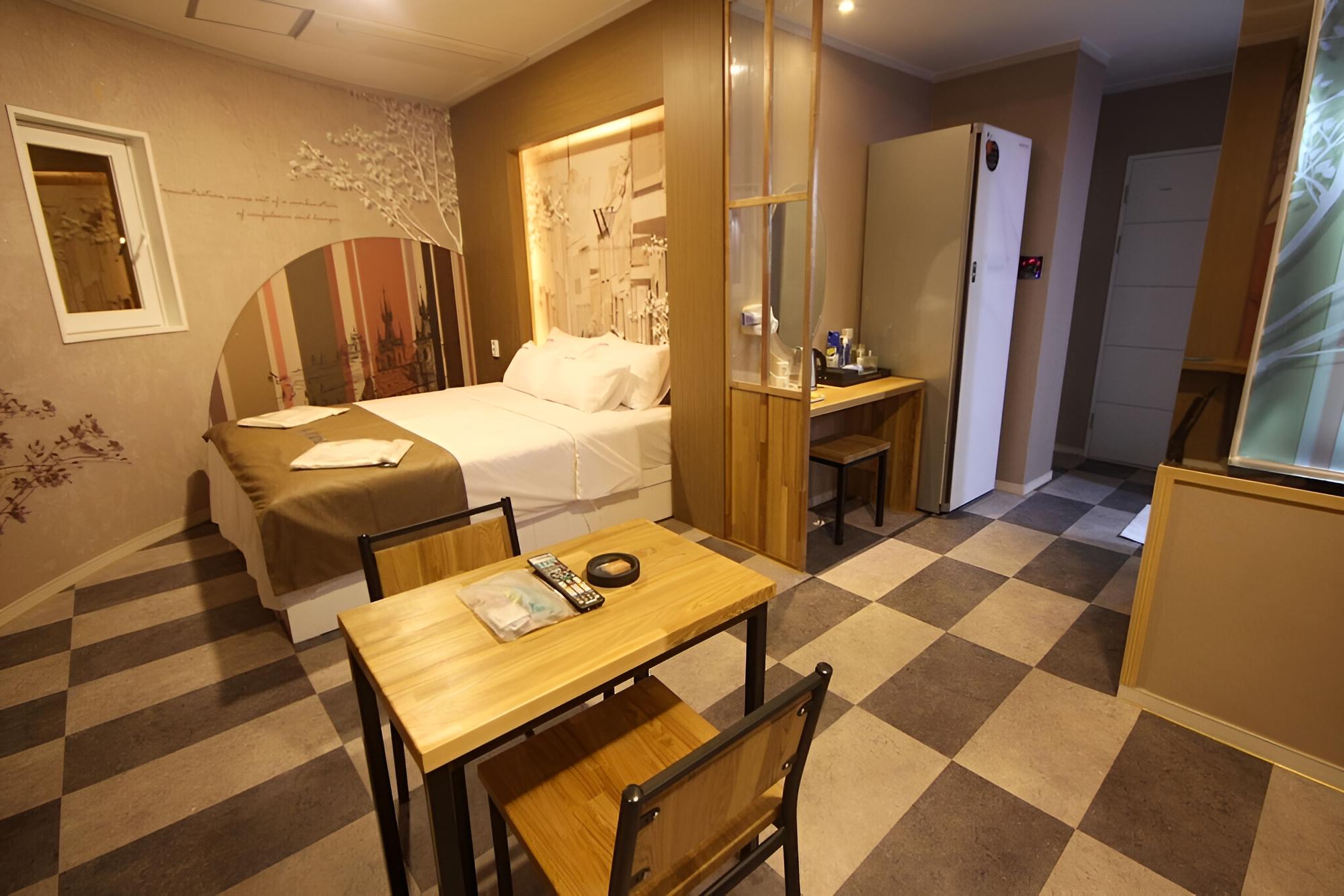 Yeongju Hotel W