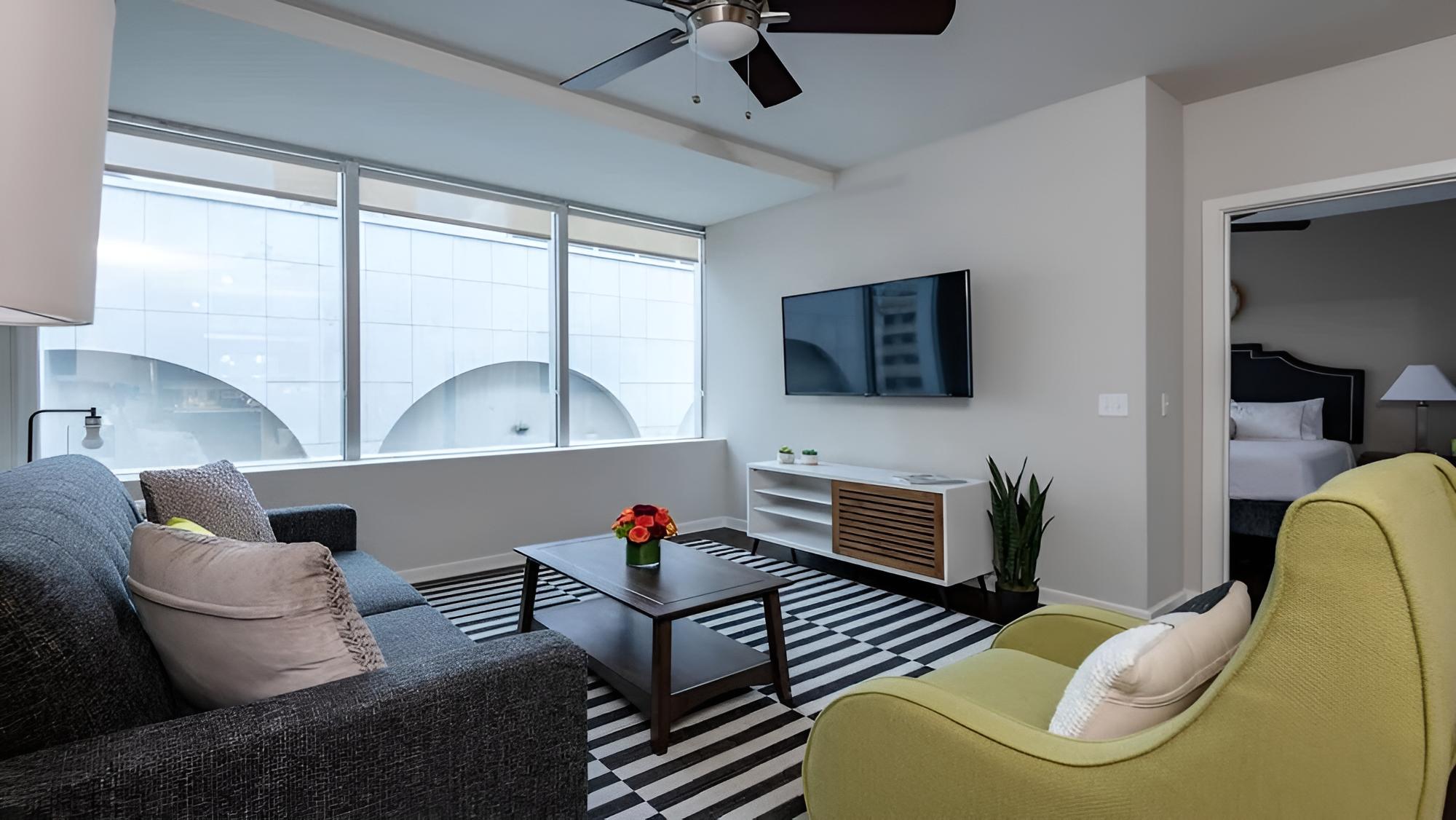 Bold CozySuites w/pool, gym, roof #9