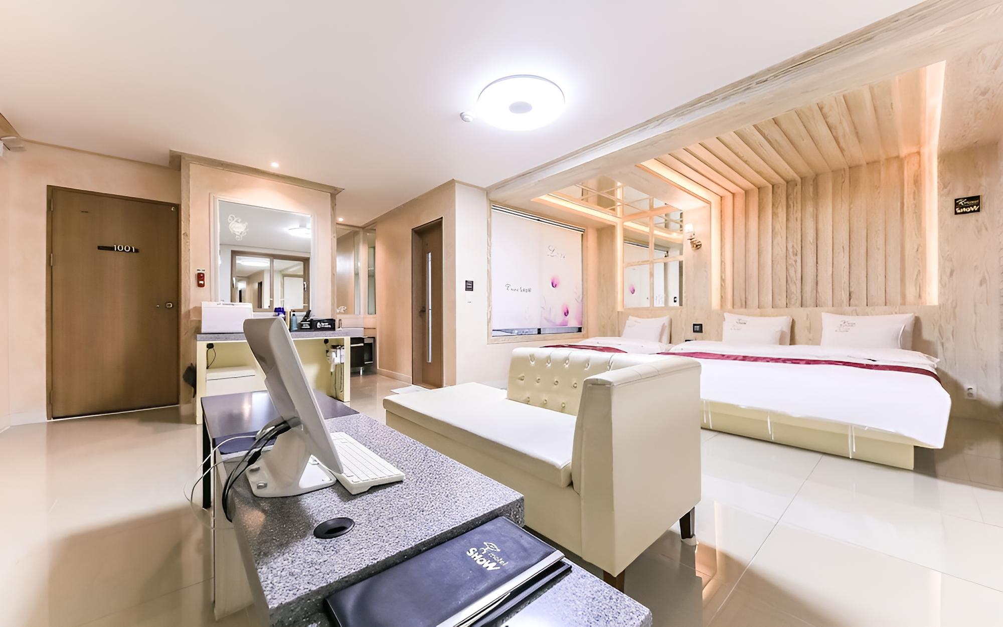 Cheongju Show Hotel