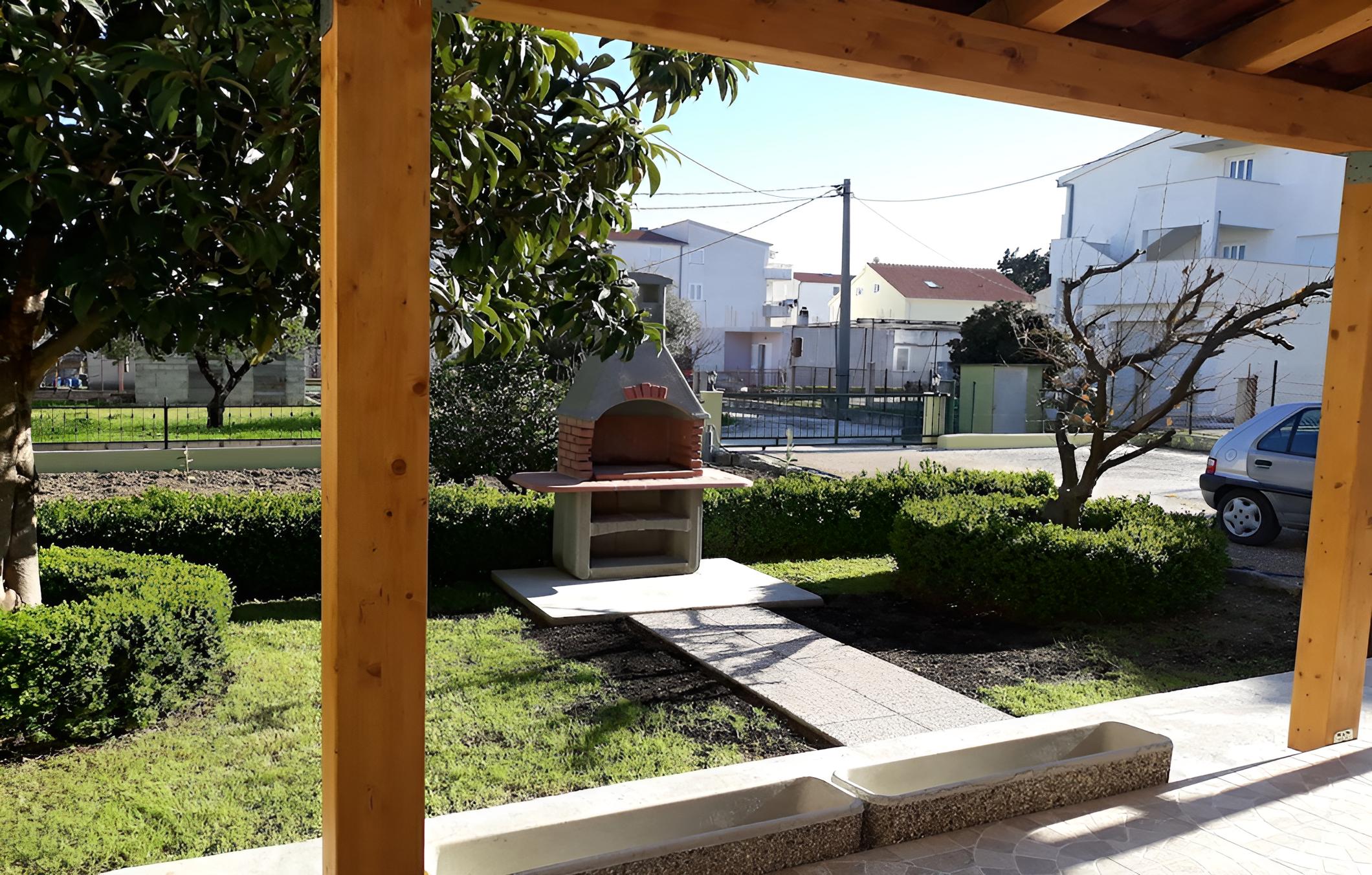 Photo 33