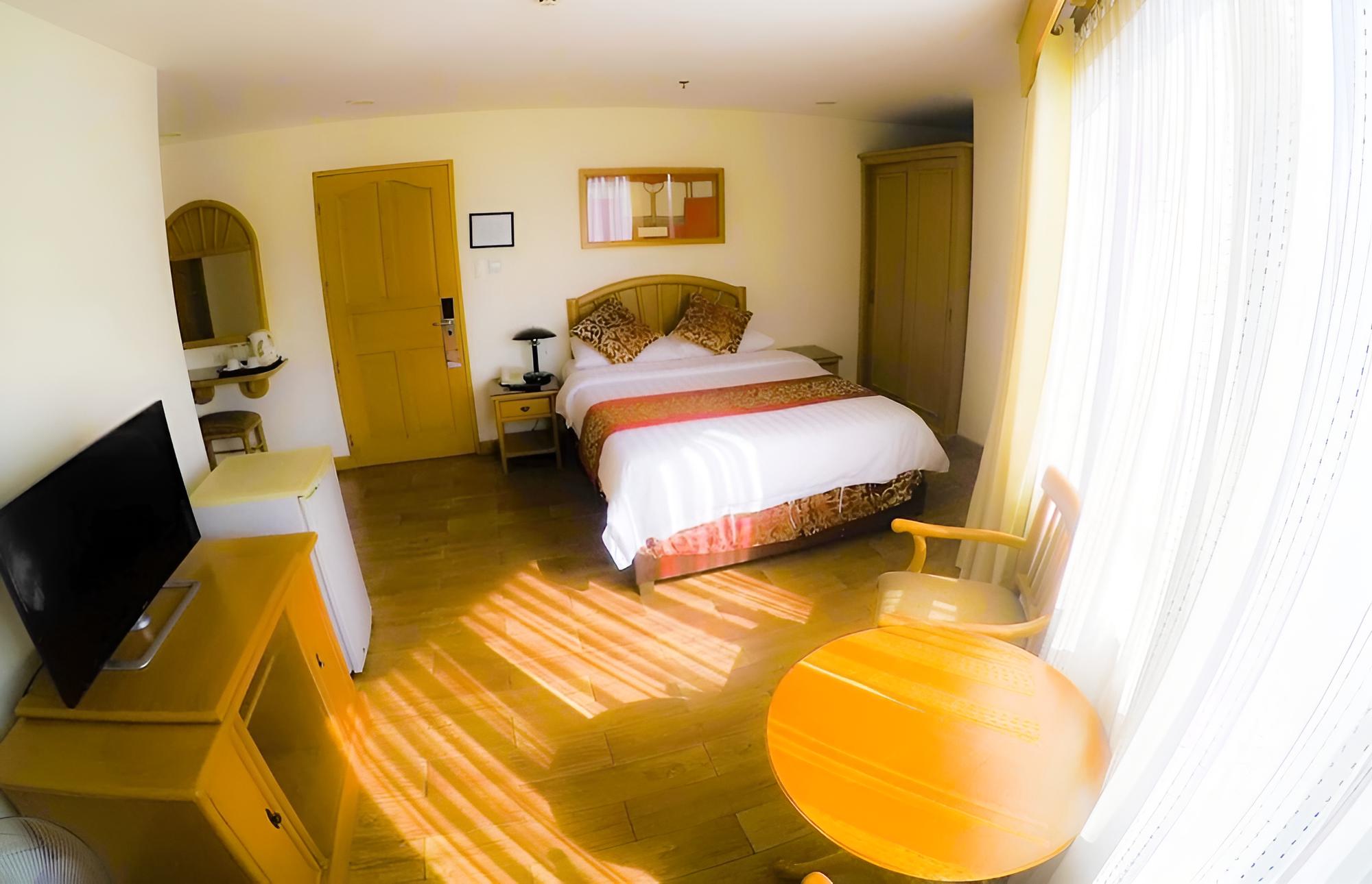 Pines View Hotel