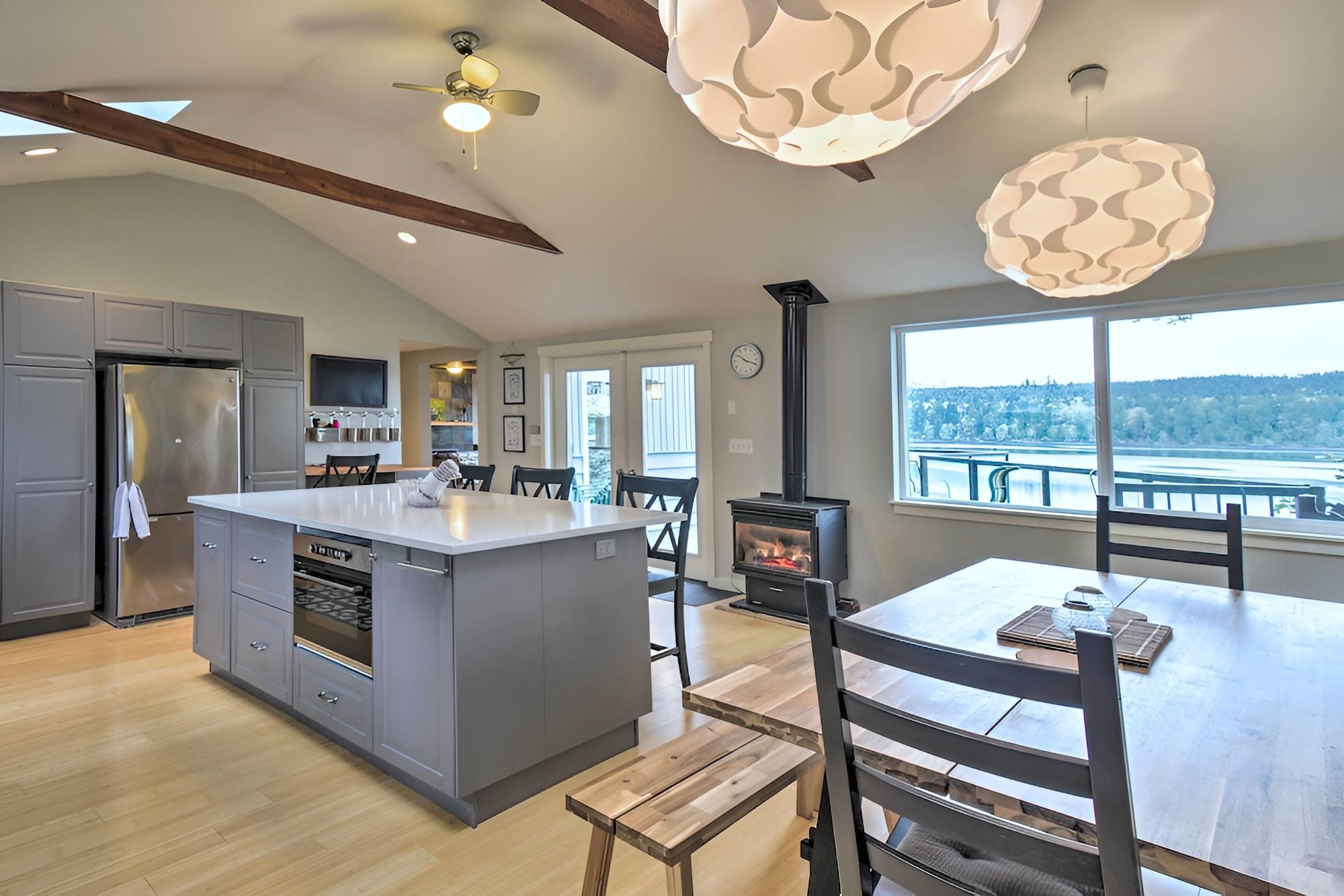 Renovated Kingston Home: Game Room & Deck!
