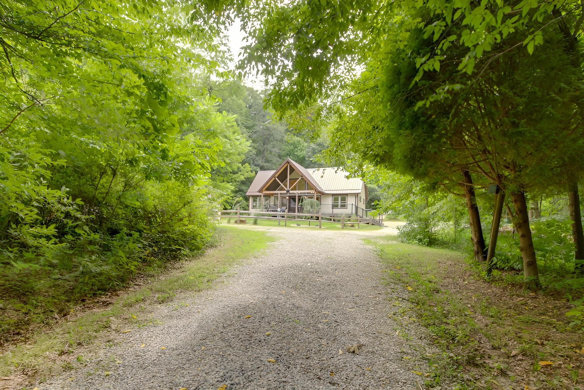 Family-friendly Indiana Cabin w/ Hot Tub & Decks