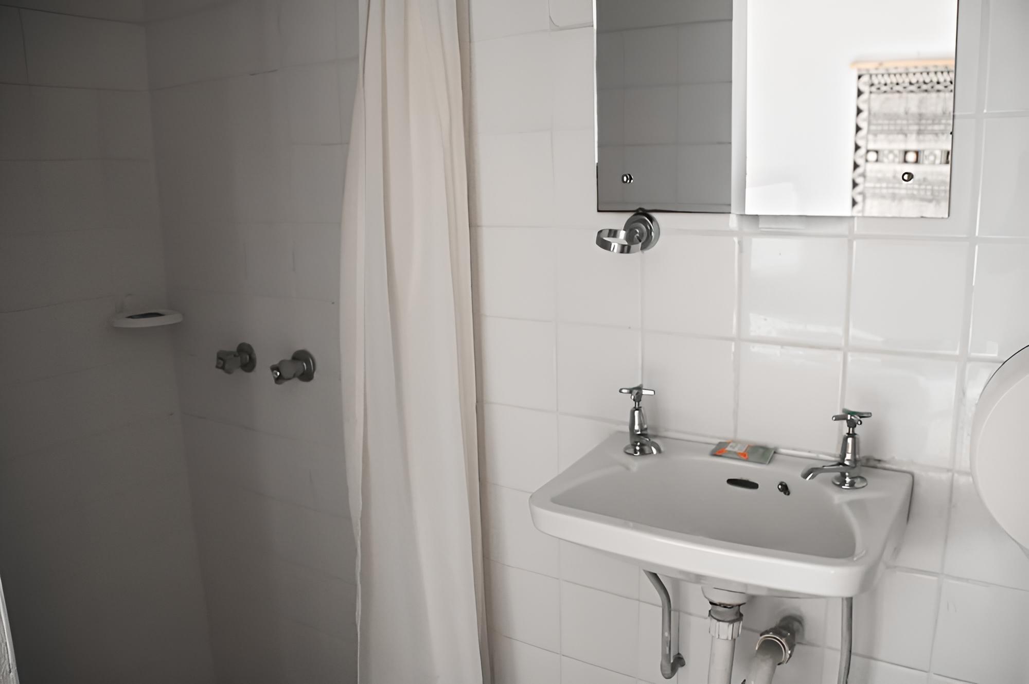 Travellers Beach Resort - Hostel