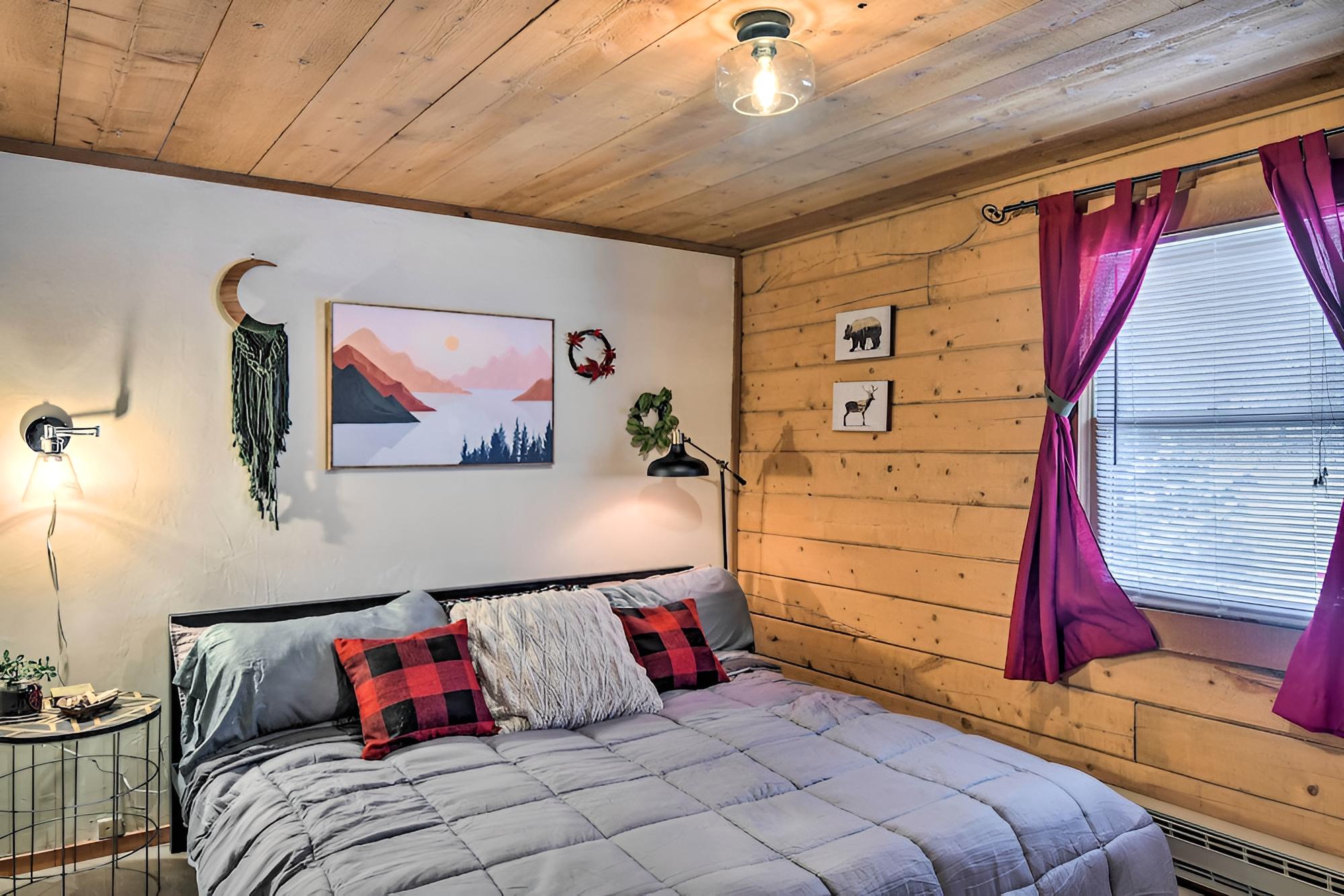 Grand Lake Cabin w/ Deck, Mtn Views, & EV Charger!