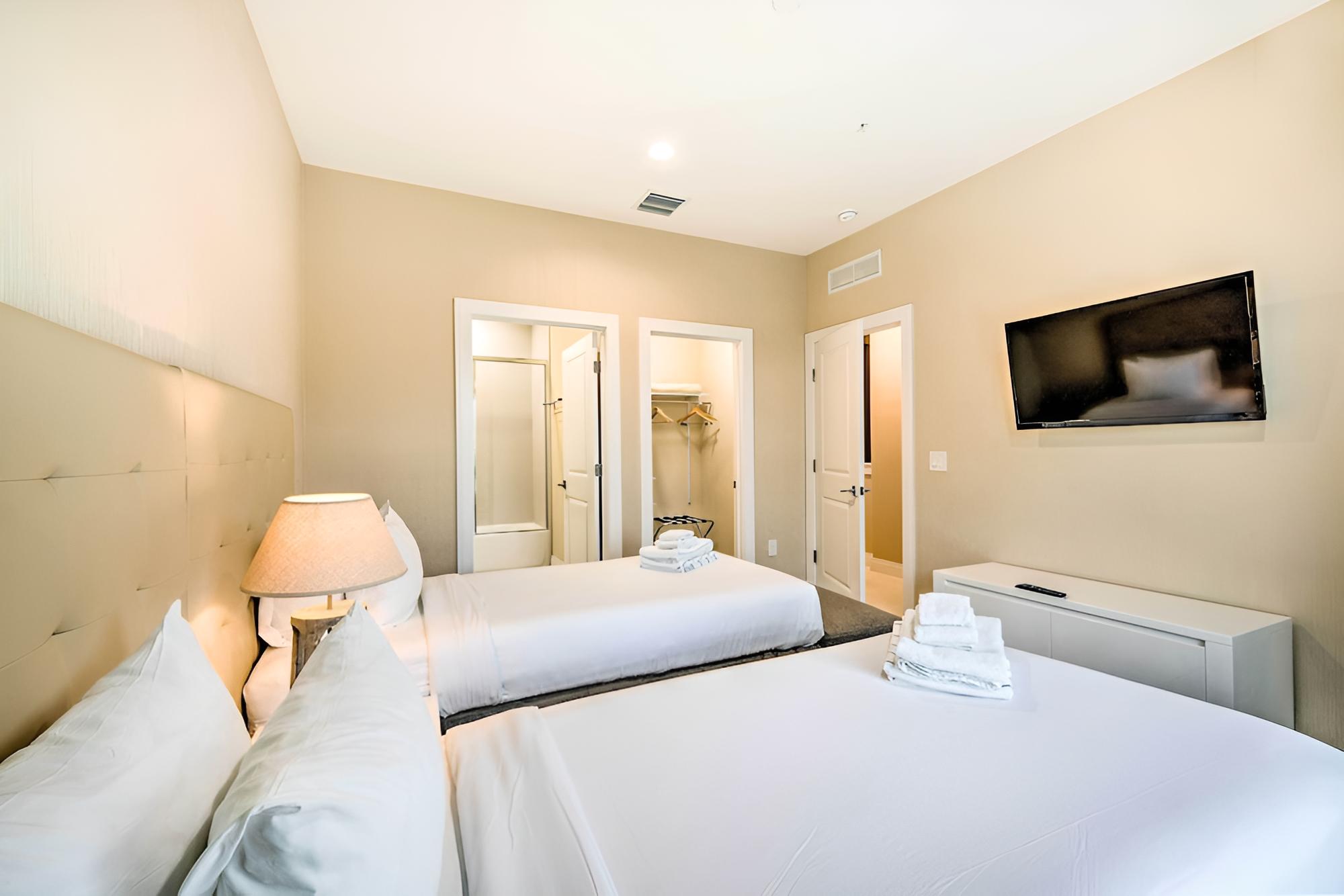 Kissimmee Townhome < 2 Mi to Disney World!