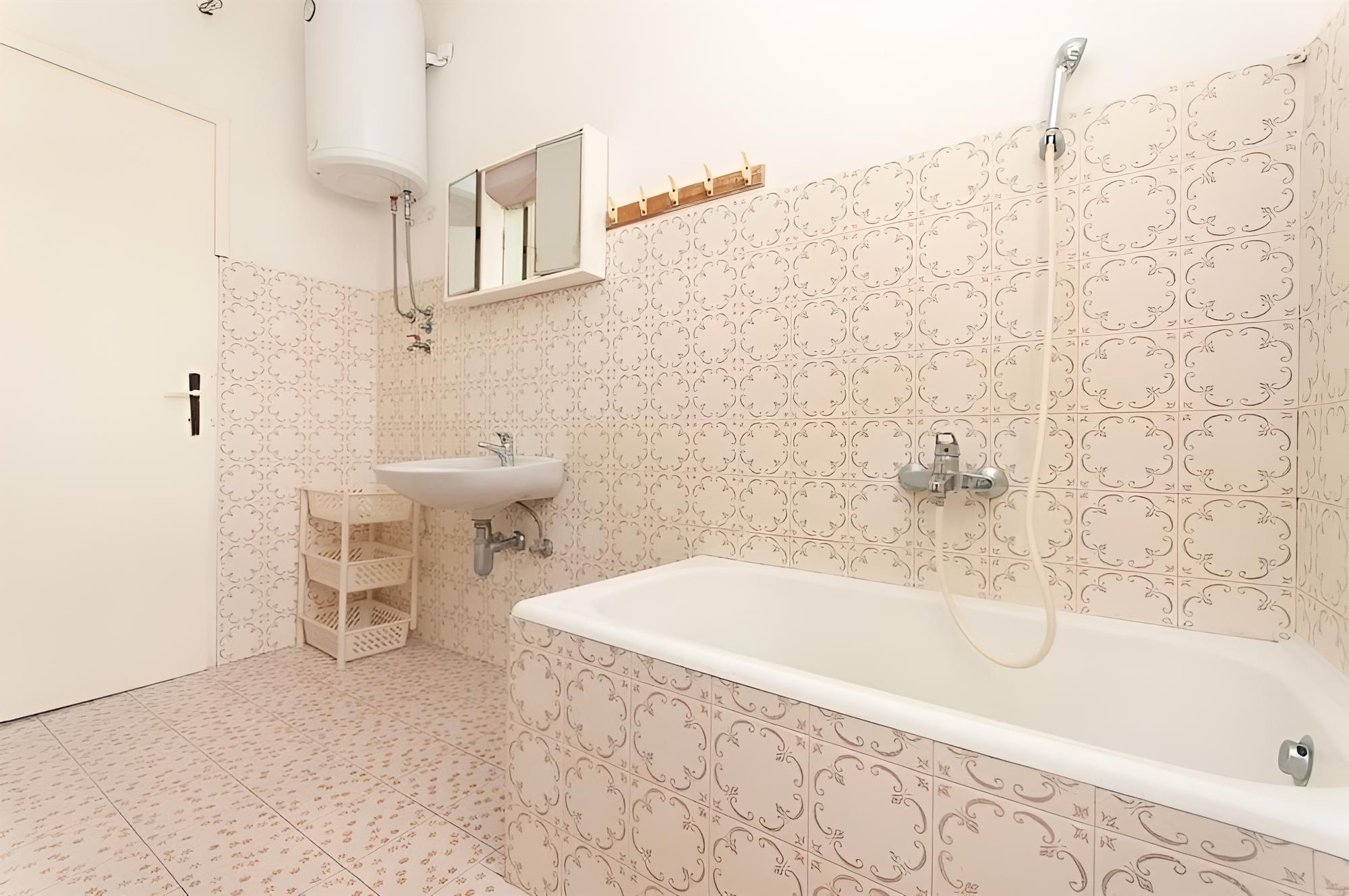 Zri - Low-cost and Spacious - A1