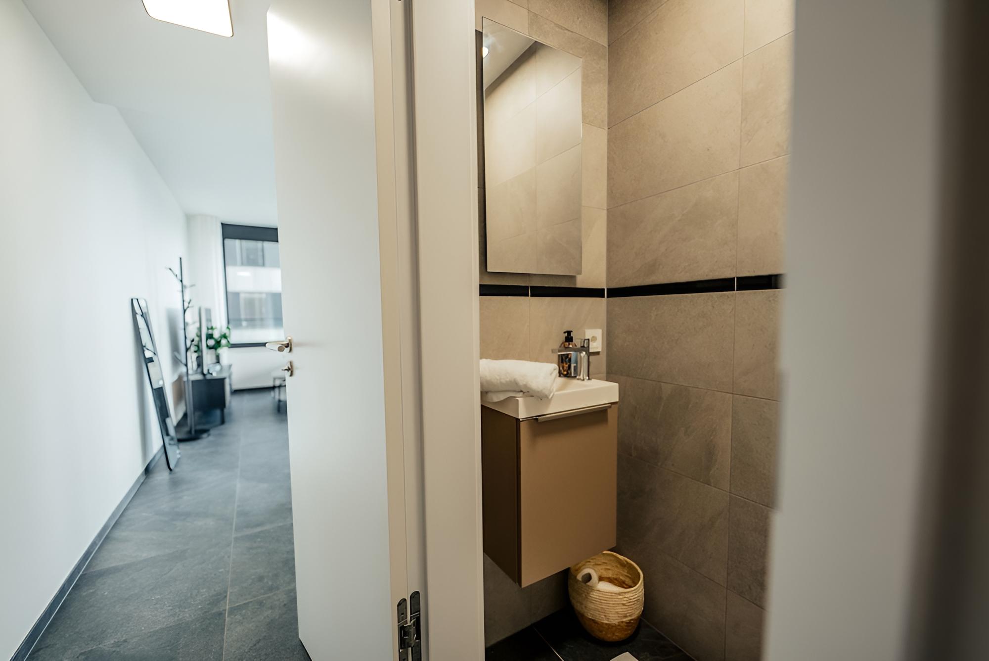 Inviting Apt w Spa Fitness & Swim Pool