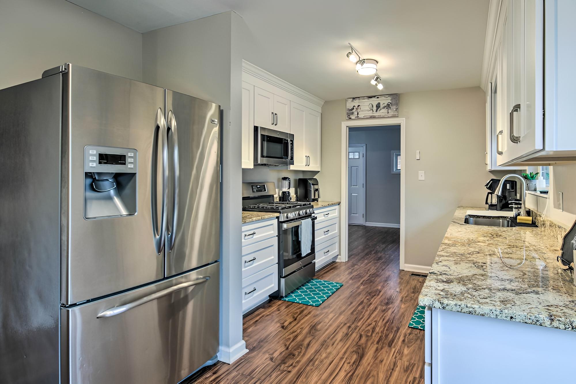 Centrally Located Martinez Home w/ Backyard!