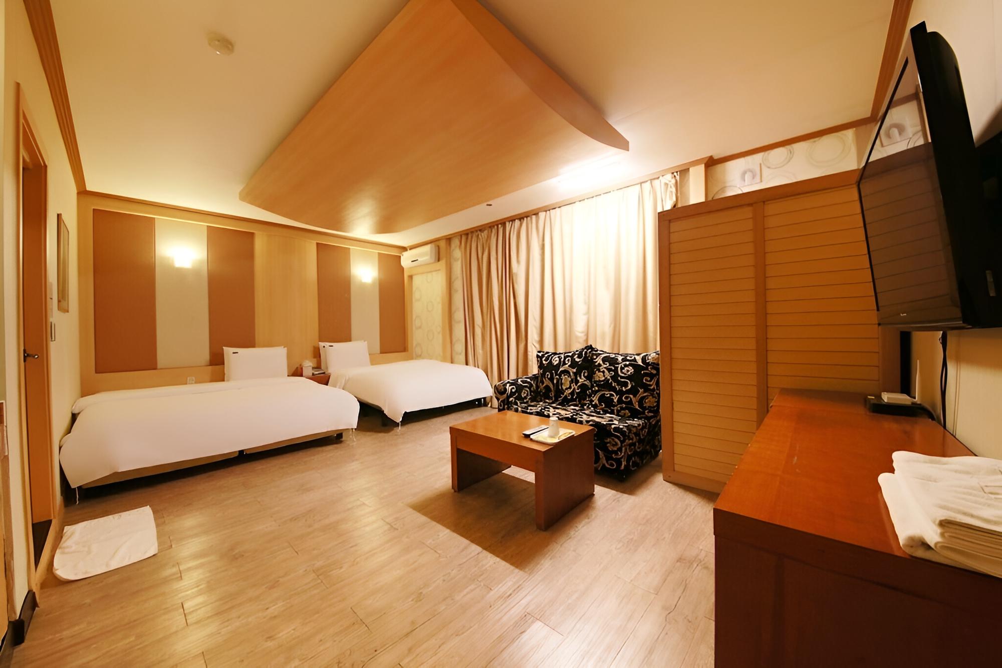 Hwaseong Jes Hotel
