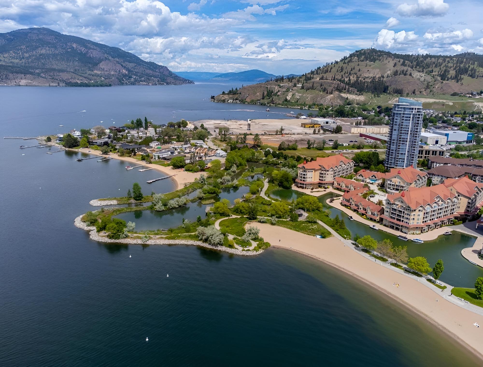 The Lake Life l Waterfront Downtown w Pool Gym