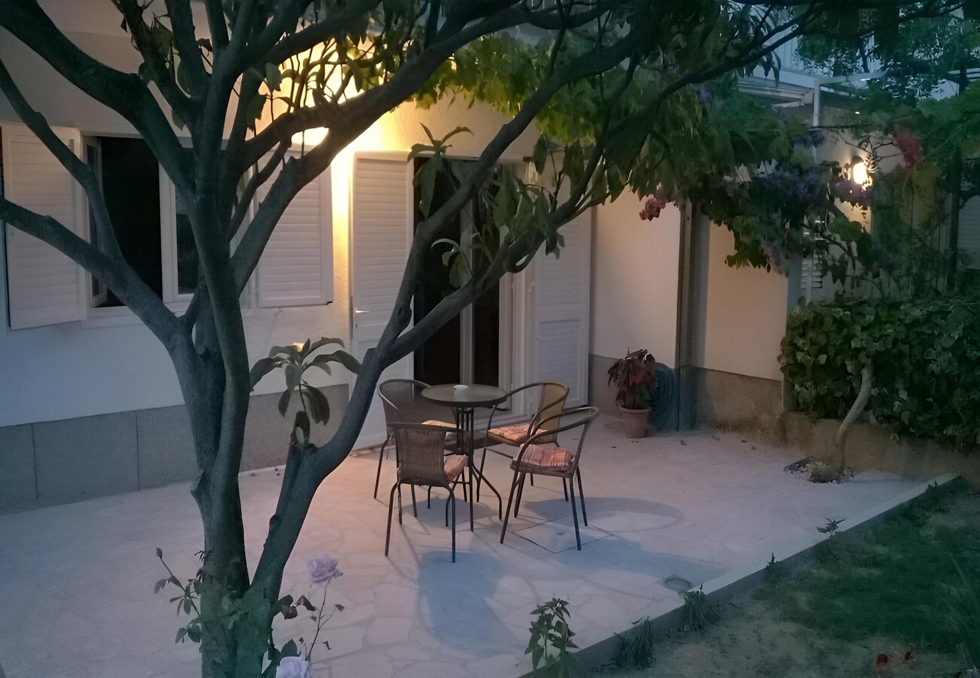 Photo 8