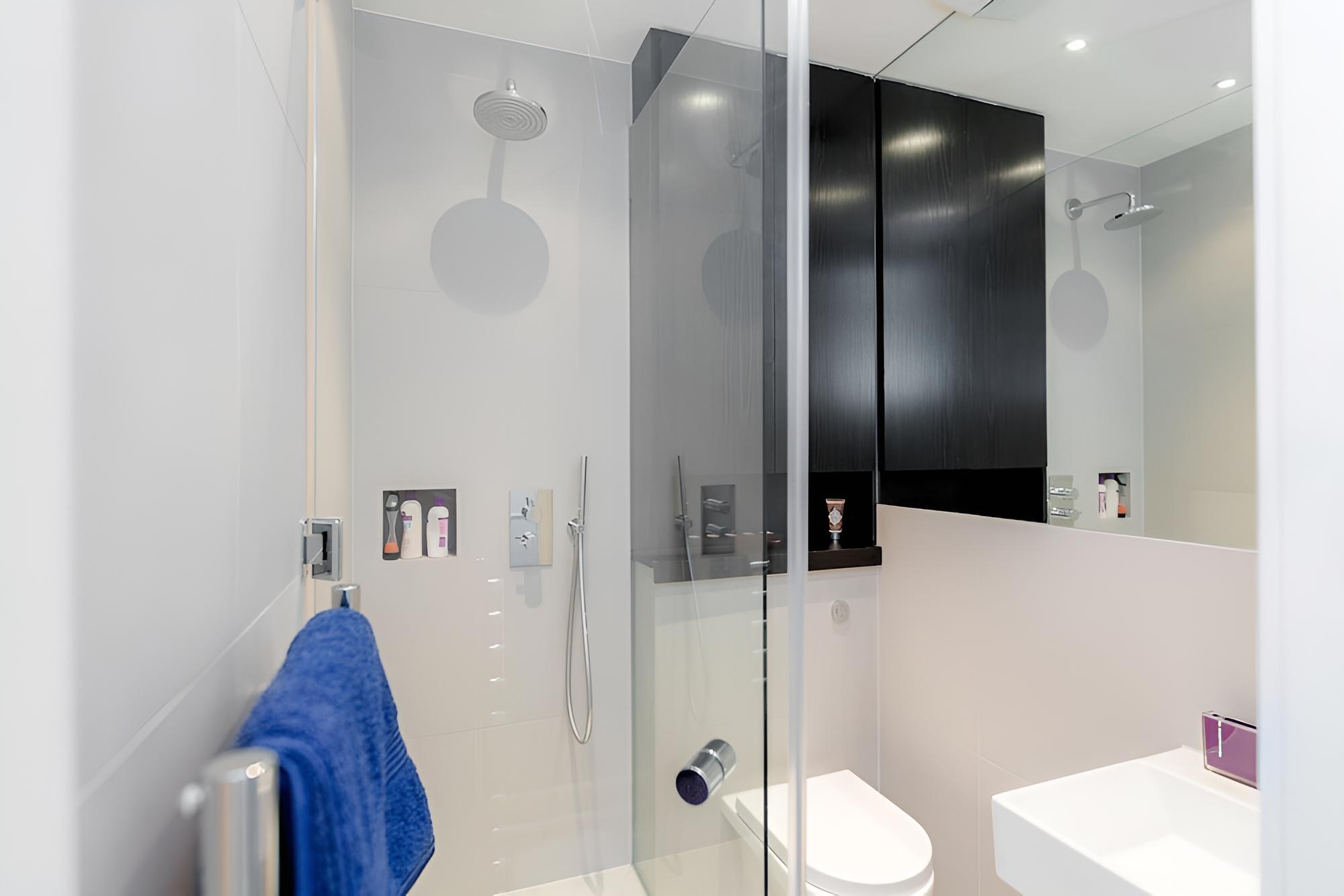 Olympia 2 Bed Duplex by BaseToGo photo 5