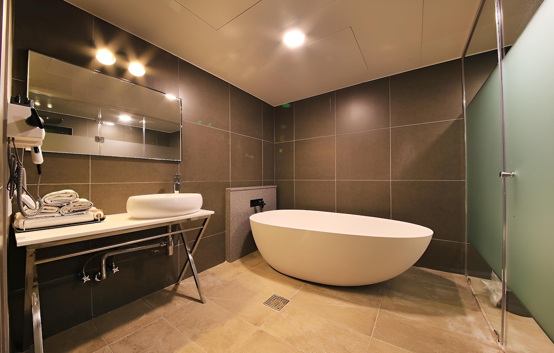 Suwon Yeongtong Bali Hotel — 9