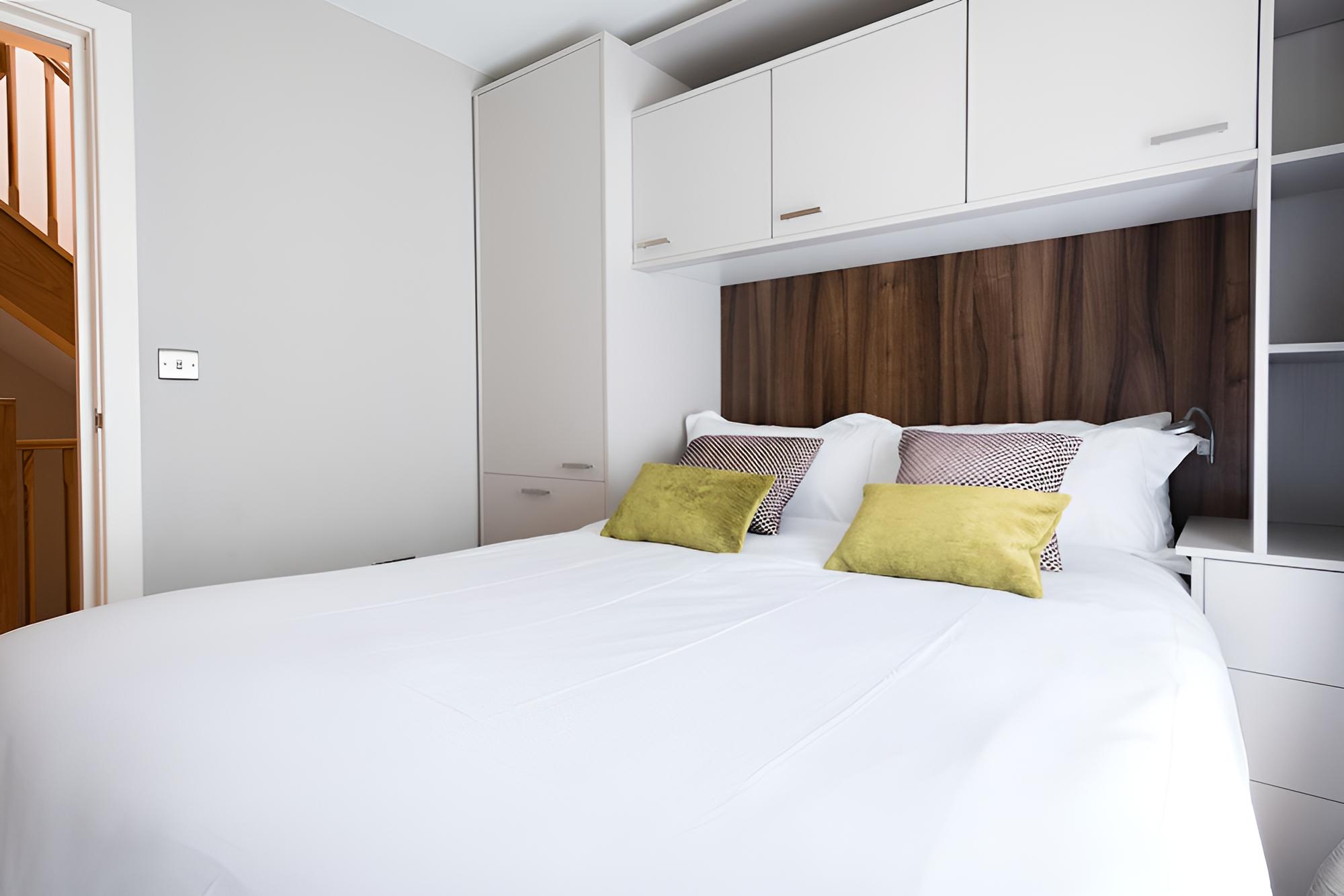 The Escalier Mews - Stunning 3BDR Mews Home Flooded with Natural Light