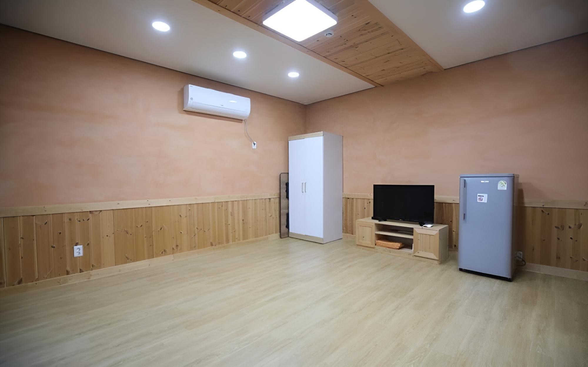 Hapcheon Gayasan Hwangtomaeul Pension