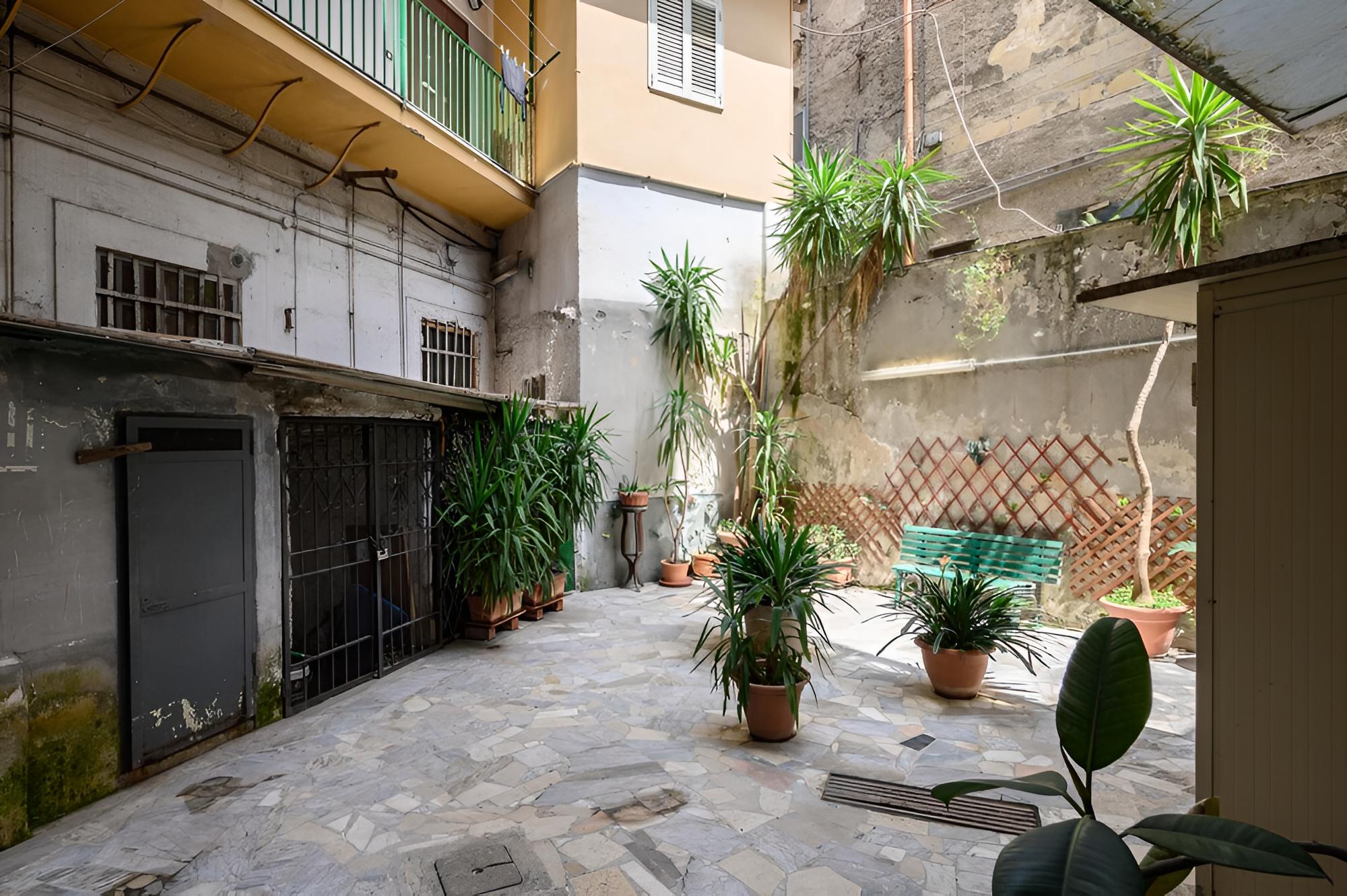 Via M Guadagno n 32 in Napoli