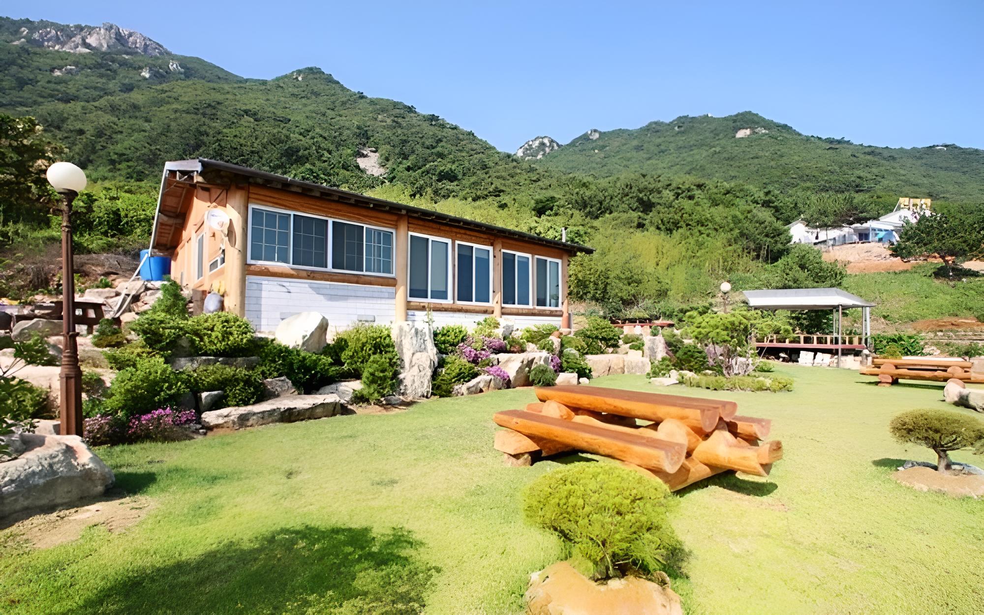 Geojedo Birds Hill Pension