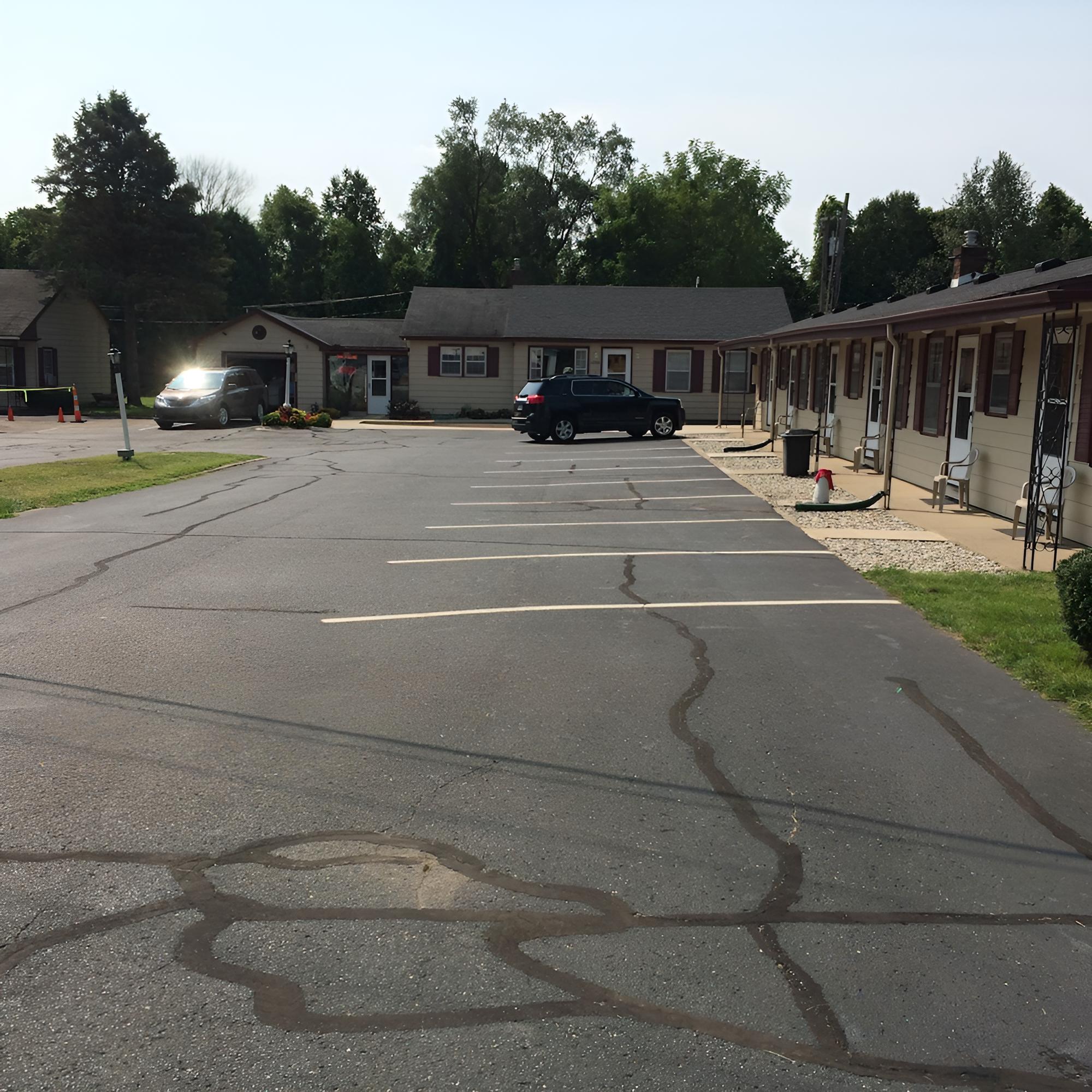 Coldwater Vacations - Howard's Motel - Property Image 1