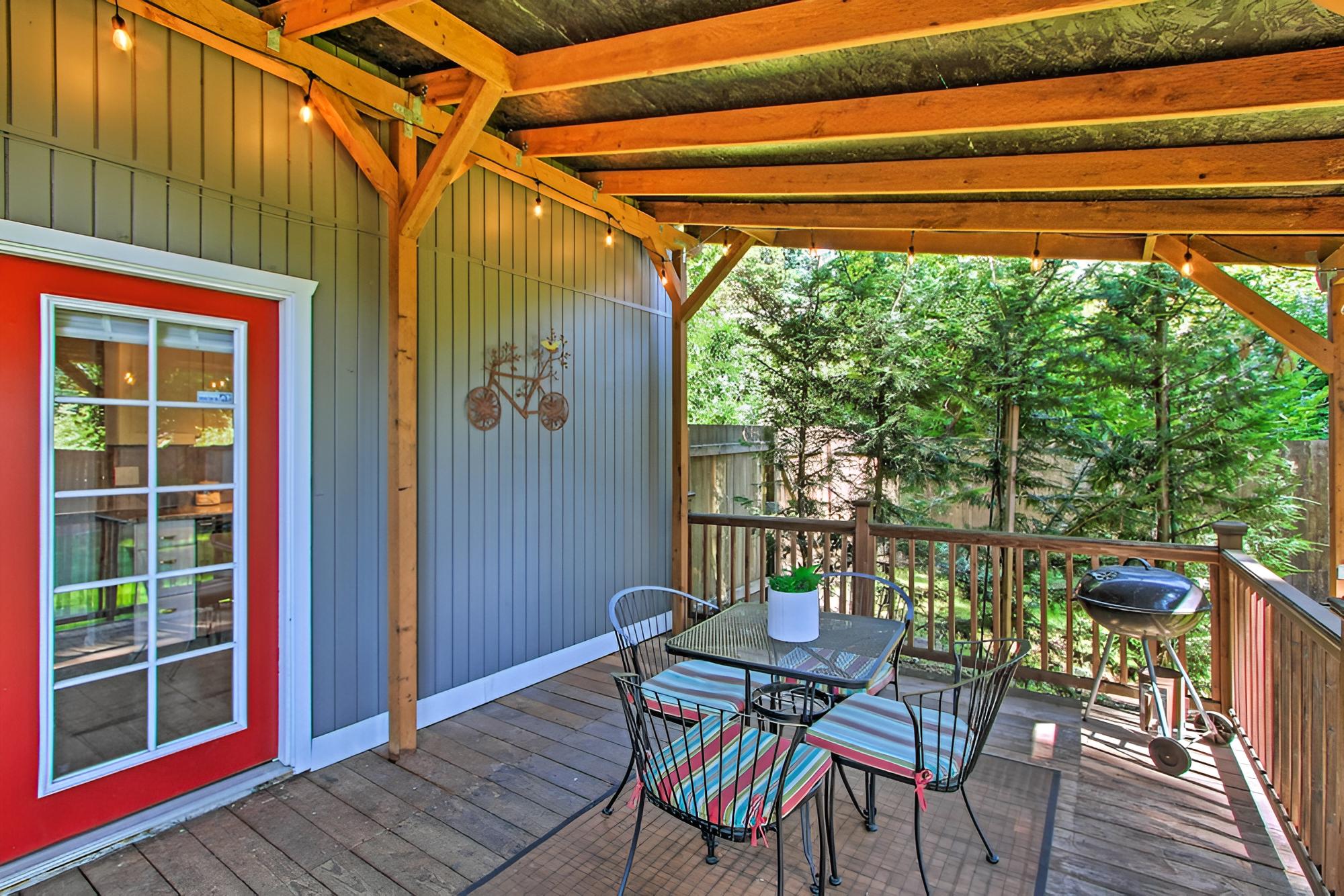 Townhome w/ Yard: 3 Mi to Camp Murray & Jblm