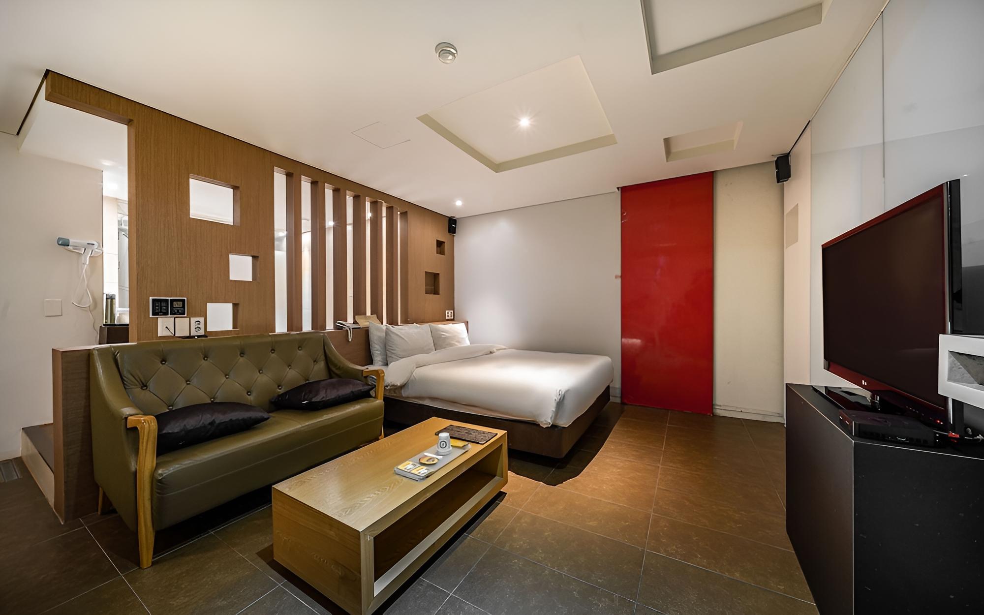 Hanam Lucy Hotel view 3