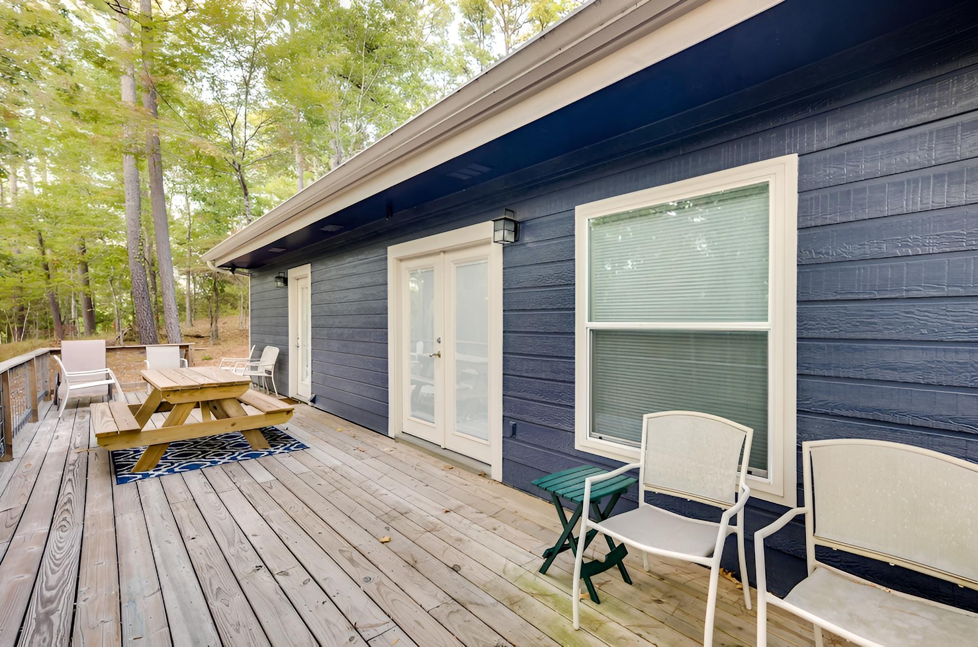 Lake Livingston Cabin: Half-mi to the Water!
