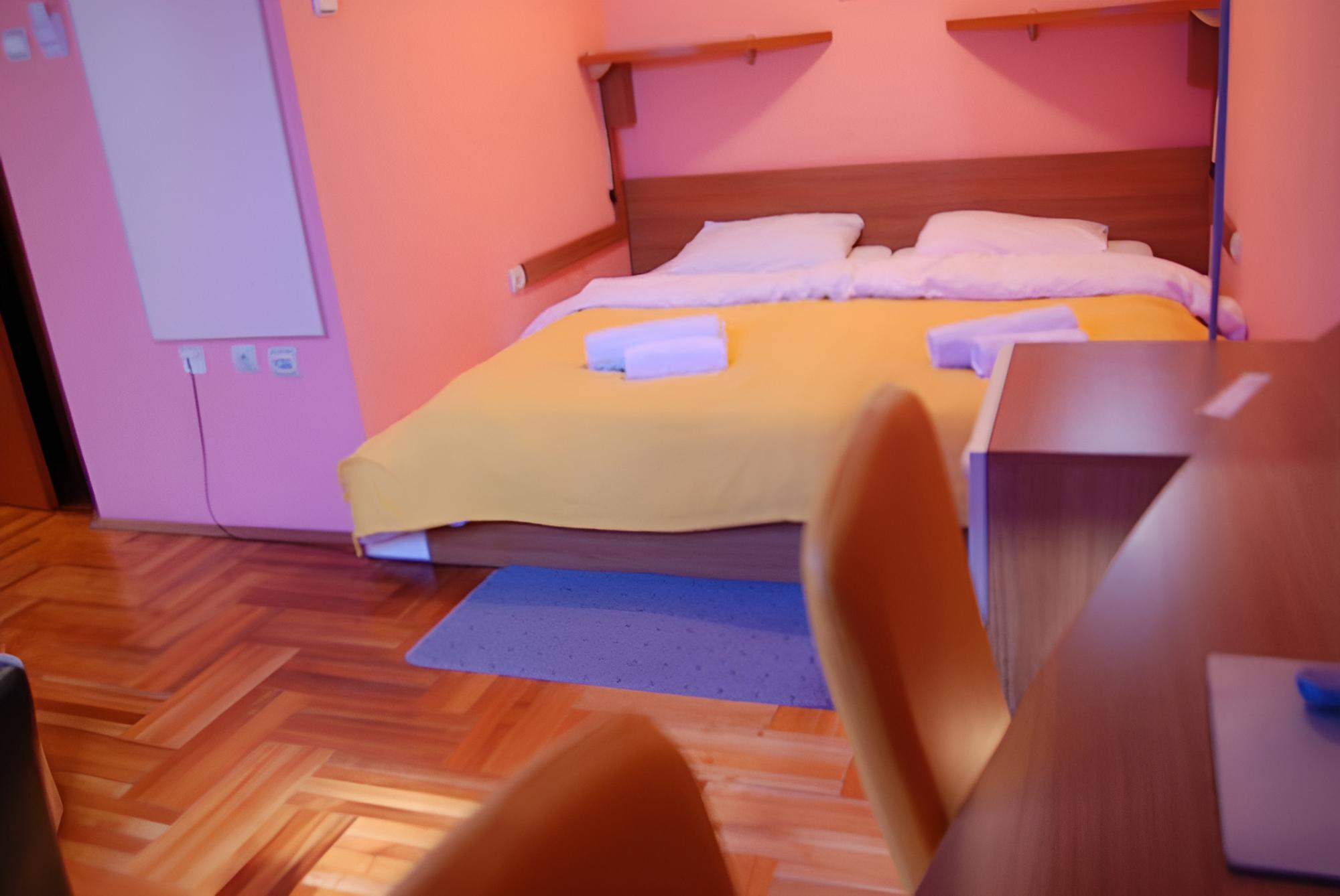 Car Royal Apartmans