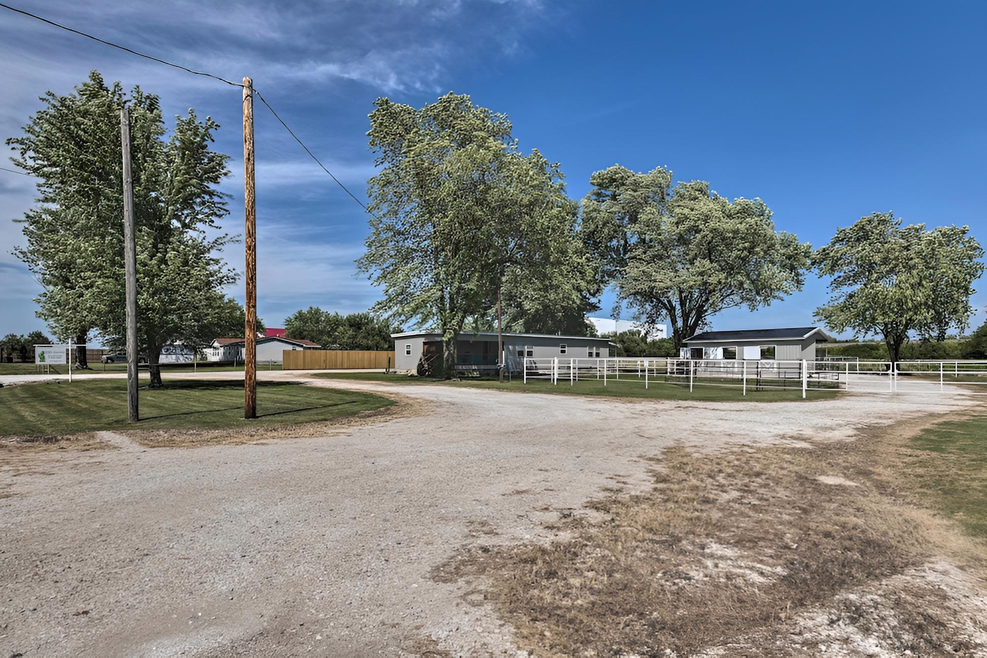 Carthage Family Home W/porch + Horse Boarding