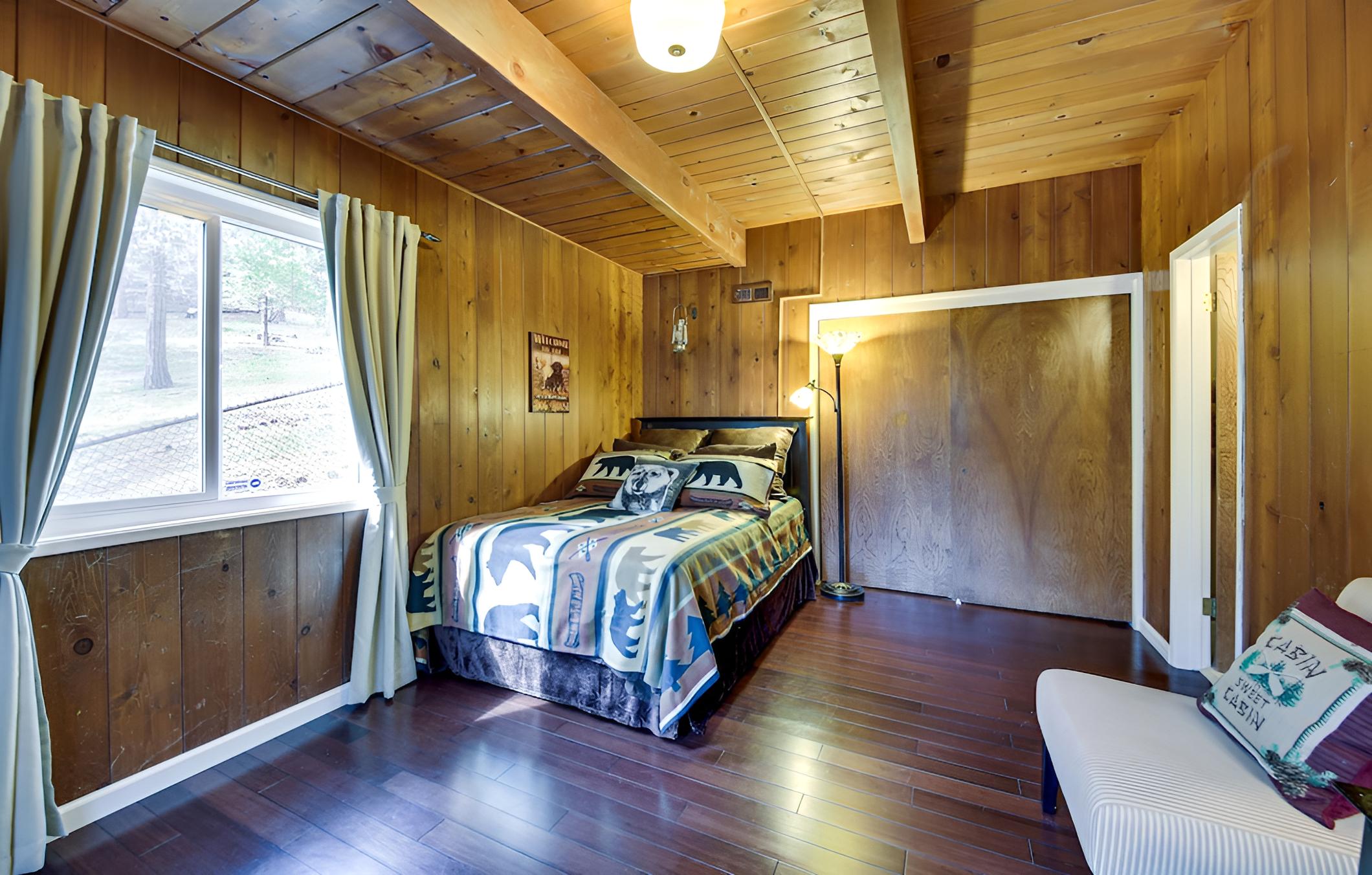 Cozy Lake Arrowhead Cabin w/ Hot Tub & Deck!