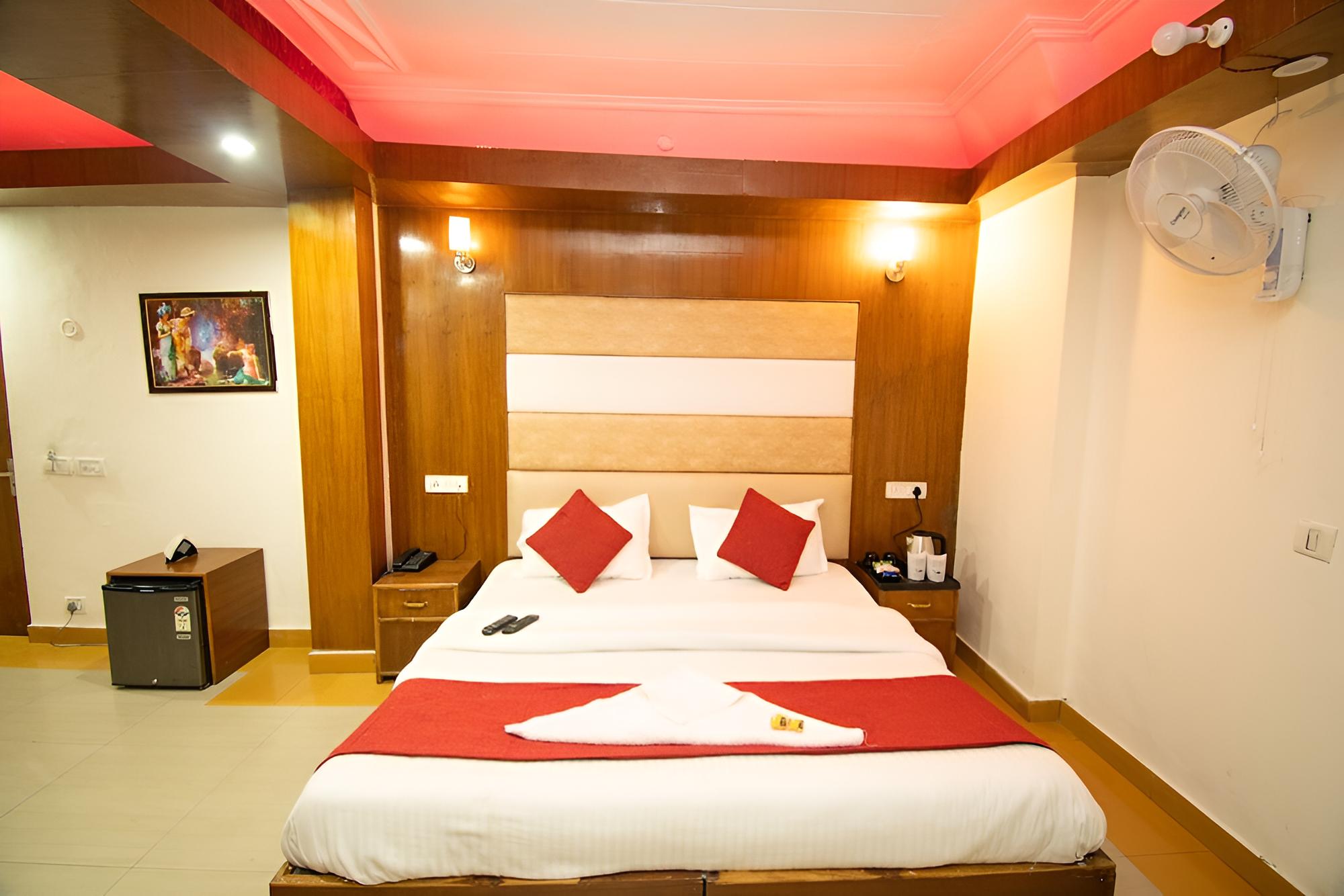 Riversun Hotel Mall Road view 2