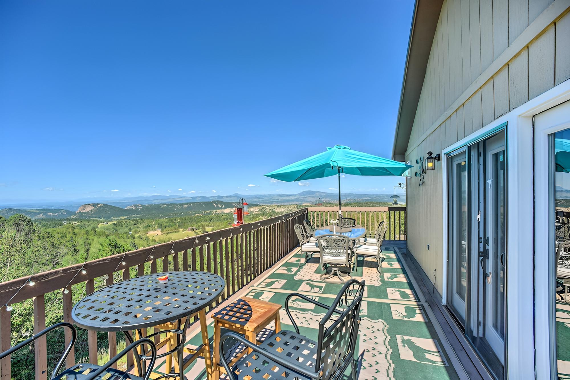 Cozy Mountain Cabin w/ Panoramic Mtn Views!