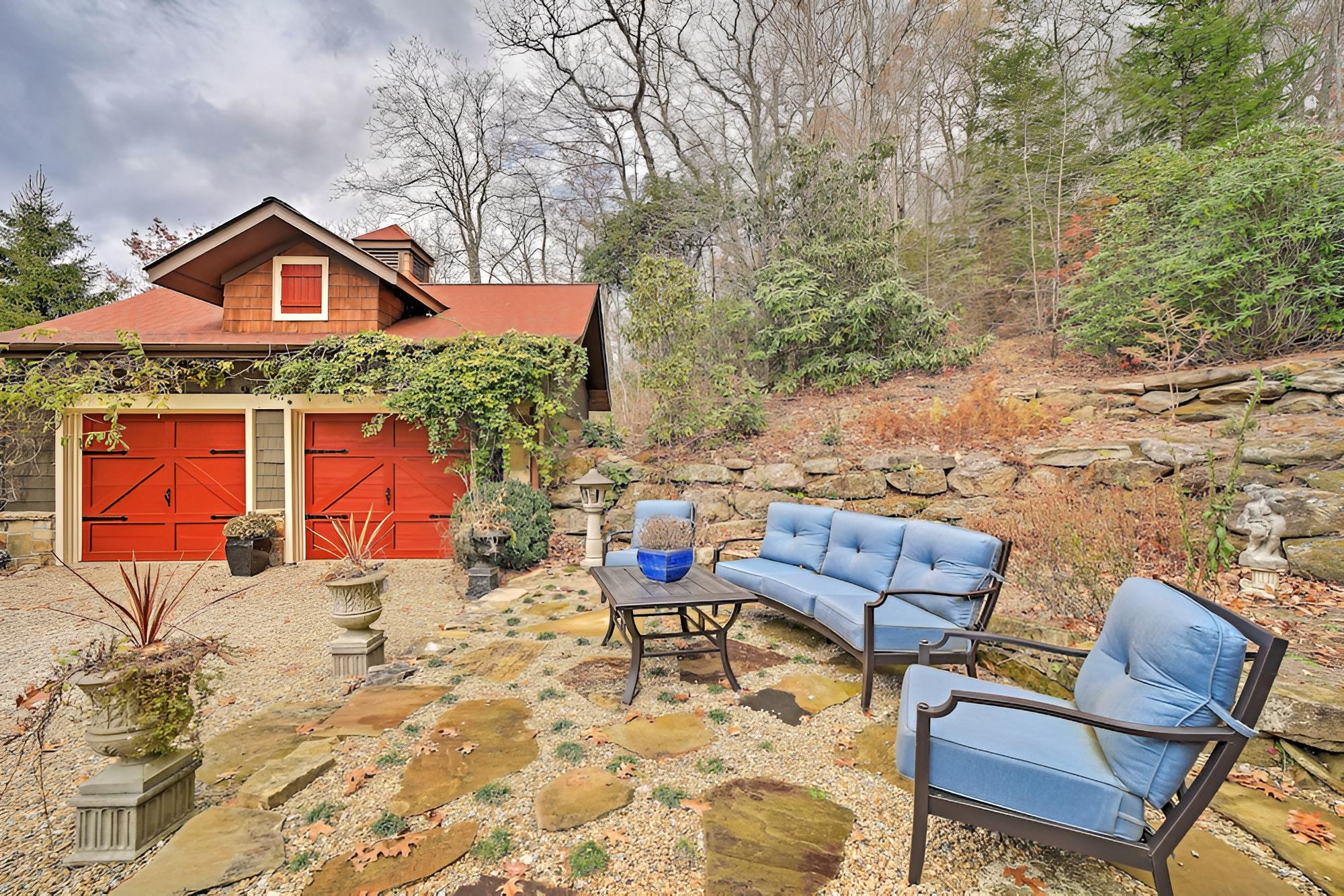 Blue Valley Falls Estate: Chic Highlands Home!