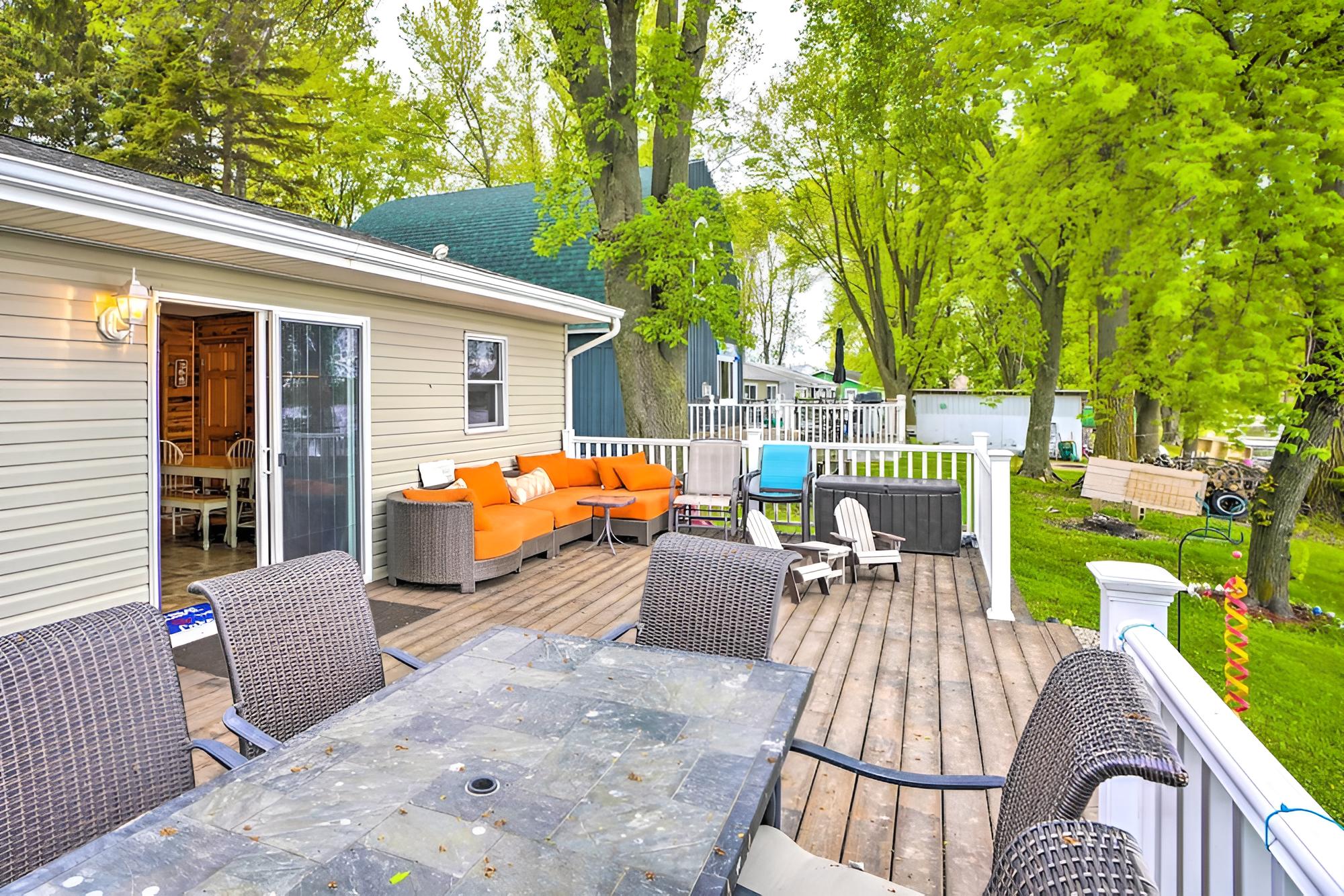 Quaint Lake Jefferson Cabin w/ Deck & Gas Grill!
